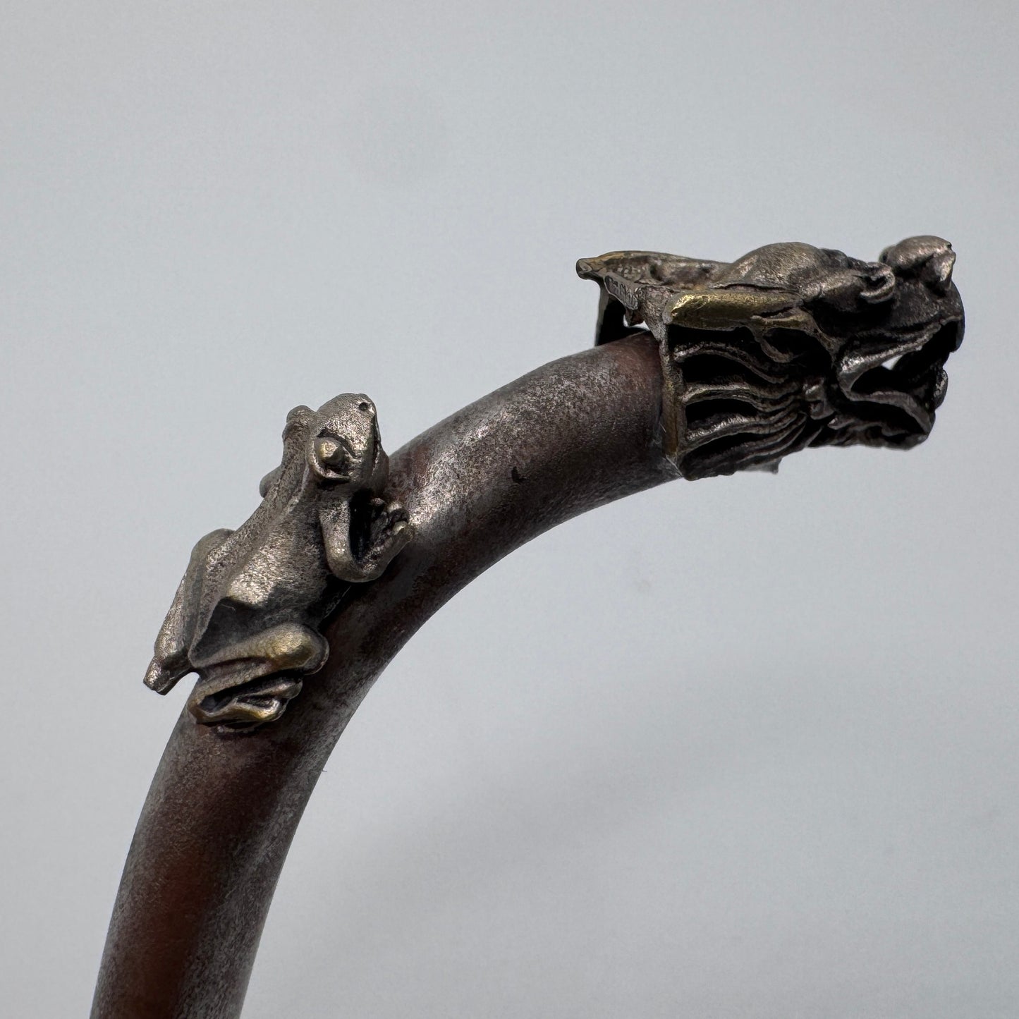 Rare pipe à opium Chinoise - motif au dragon, tête de lion, tigre et grenouille