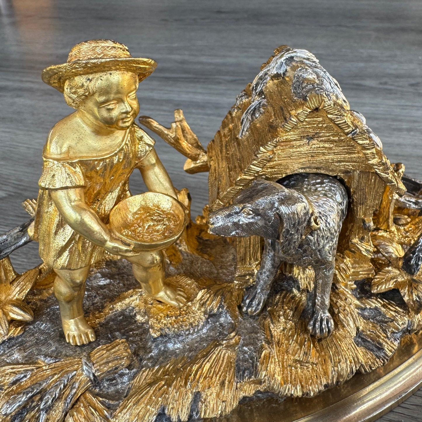 Sculpture en bronze doré - Encrier XIXe - « l’enfant et le chien »