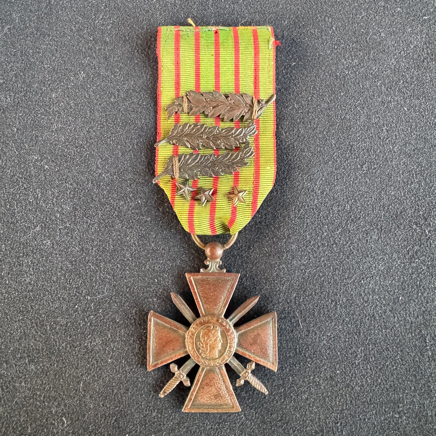 Médaille décoration militaire en bronze - « croix de guerre 14-18 3 palmes et 3 étoiles »