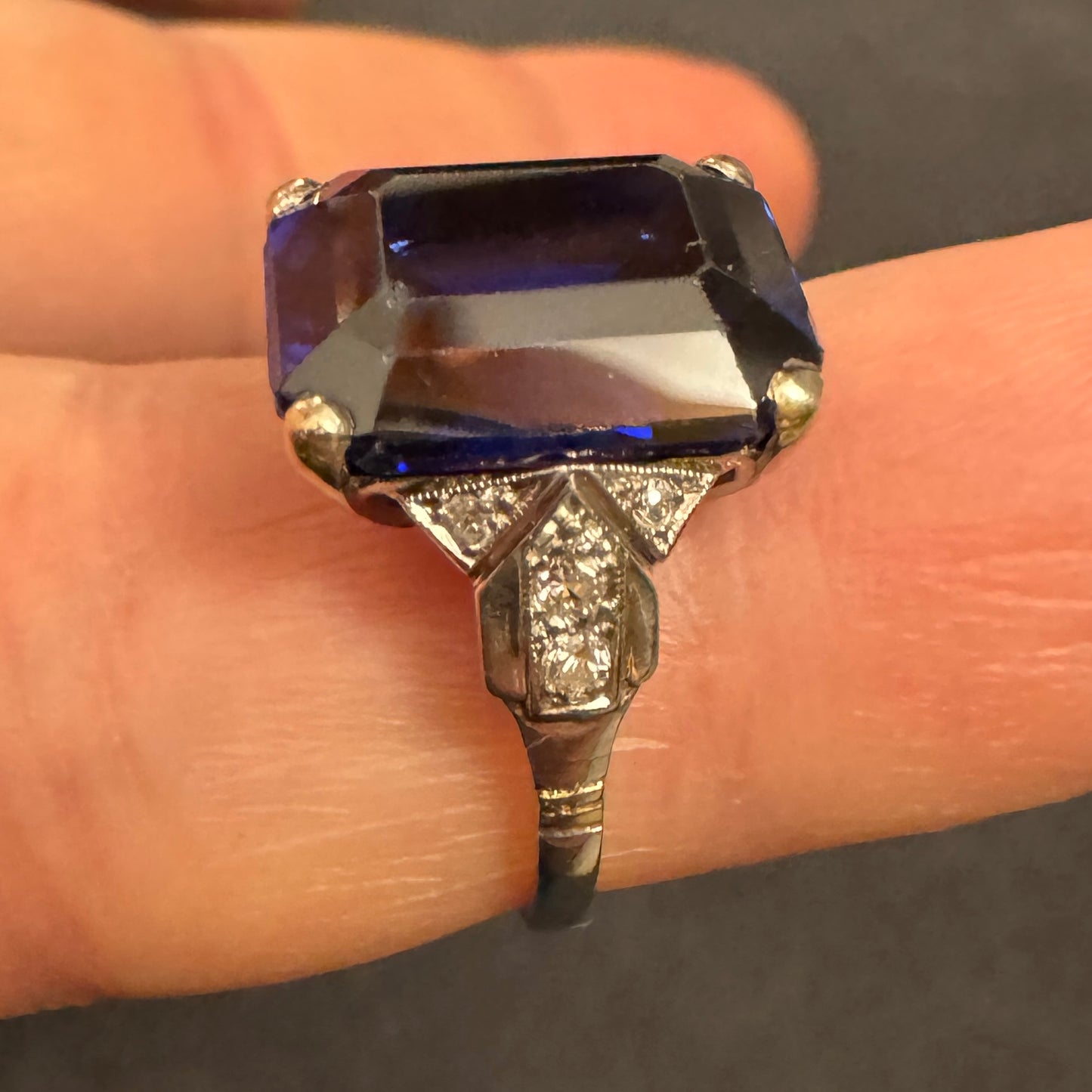Bague Art Déco en or blanc 18 carats - Diamants et Saphir