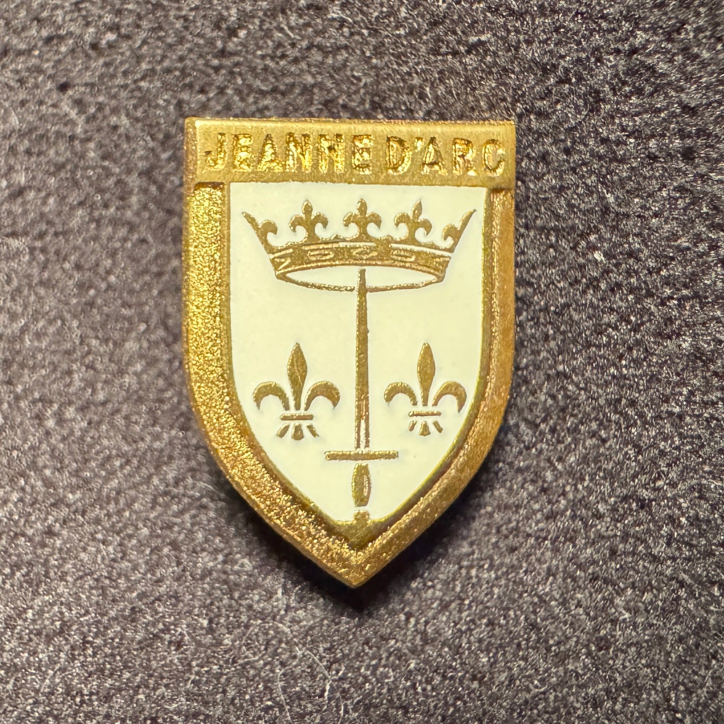 Insigne ancien bronze émaillé « Blason Jeanne D’Arc »