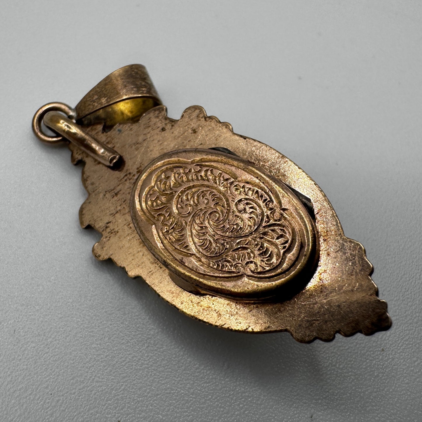 Pendentif ancien porte photo ou relique - plaqué or