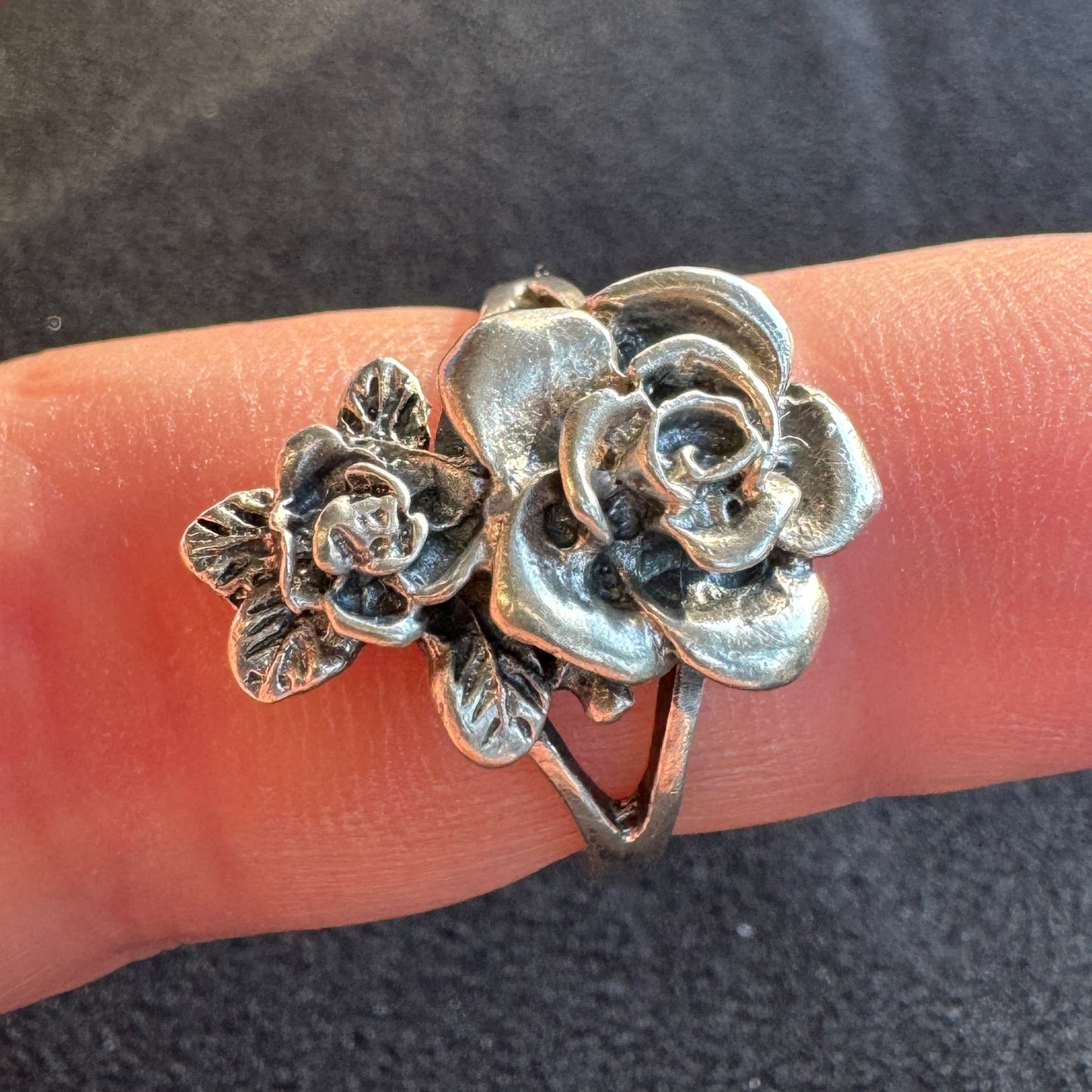 Bague en argent « décor floral rose »