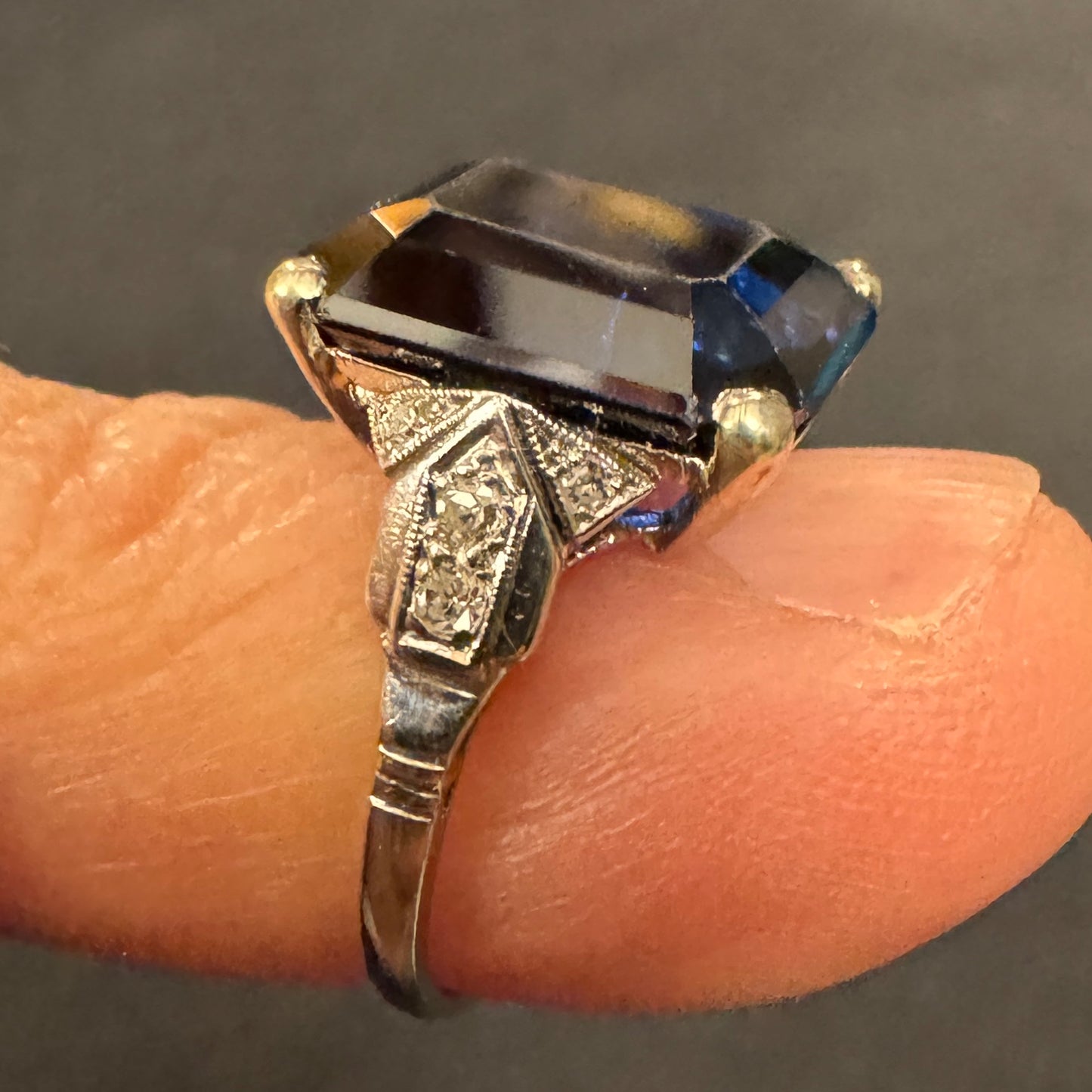 Bague Art Déco en or blanc 18 carats - Diamants et Saphir