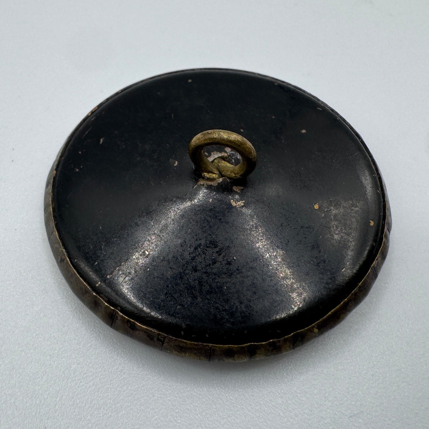 Bouton ancien en bronze et acier « Le paon » - époque 1900