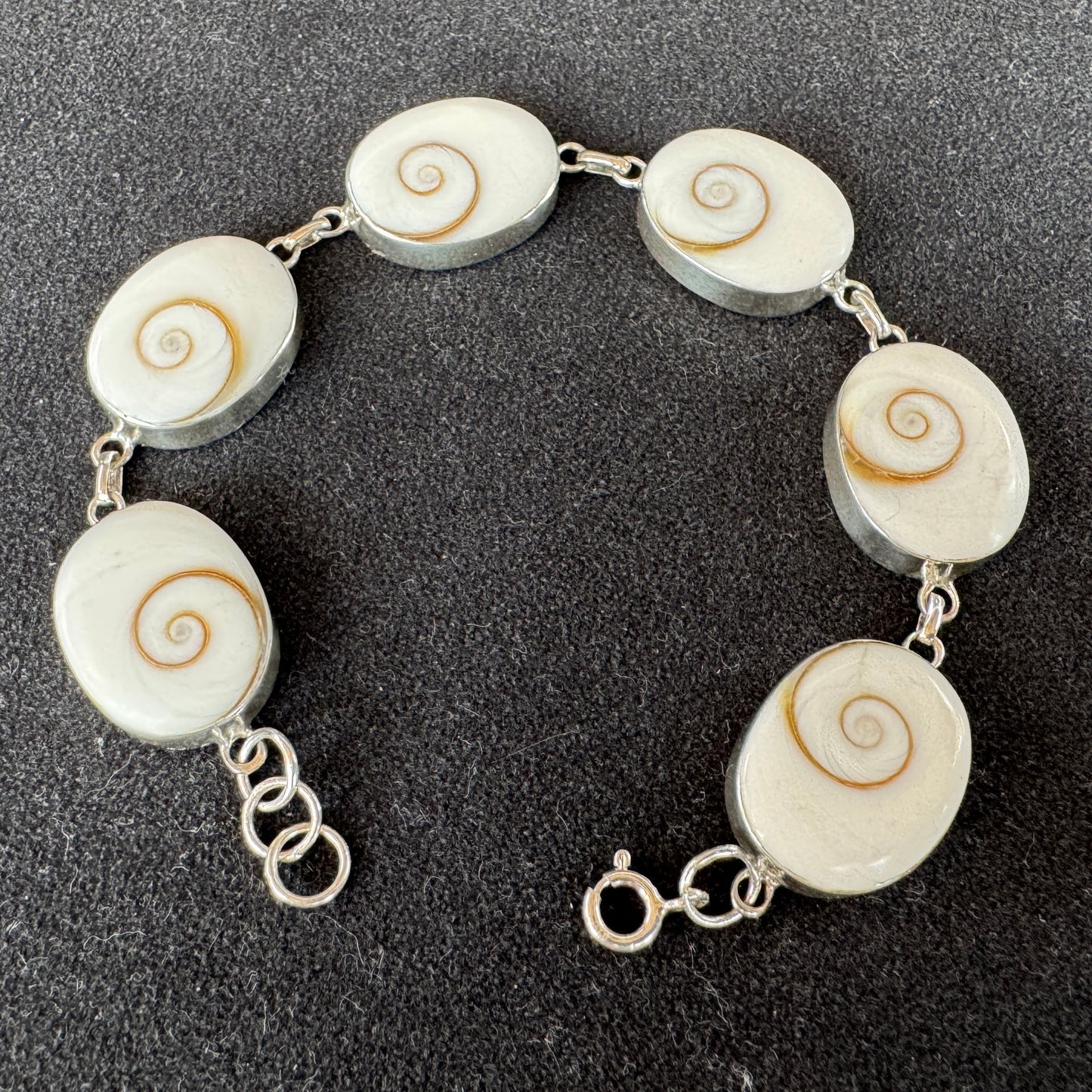 Bracelet en argent 925 et coquillage « œil de Sainte-Lucie »