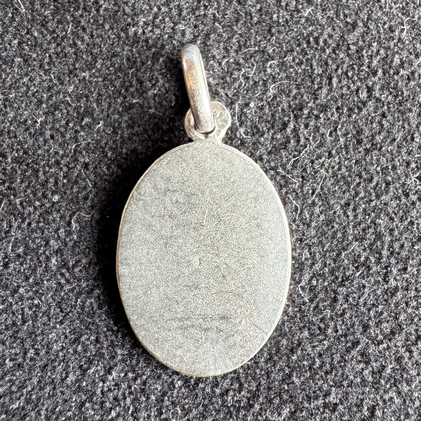 Médaille religieuse ancienne en argent « Sainte Vierge à l’enfant »