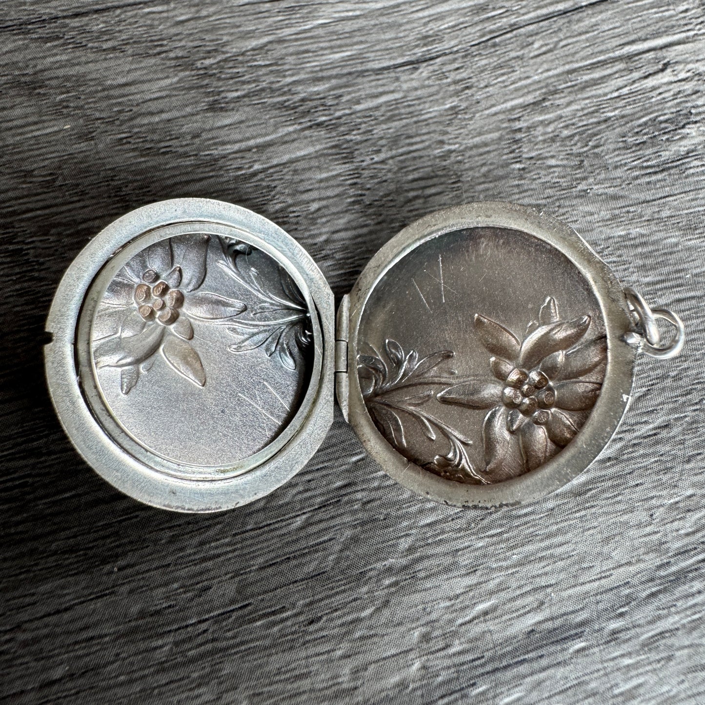 Pendentif ancien porte photo ou relique Art Nouveau - « Edelweiss » argent massif