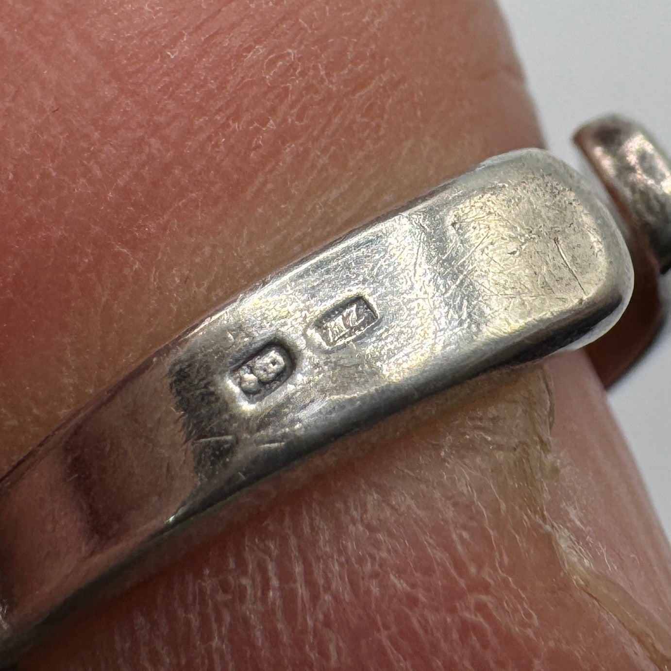 Bague en argent sculpté - Design organique, pièce d'artiste