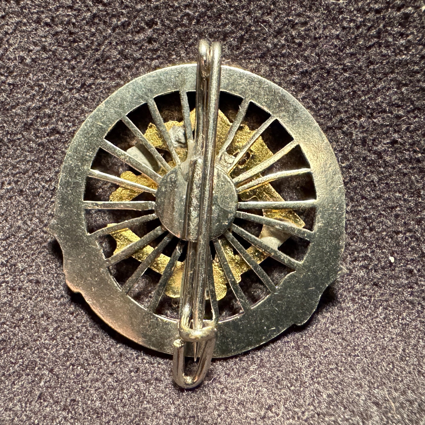 Insigne ancien émaillé - TOURING CLUB DE FRANCE vétérans