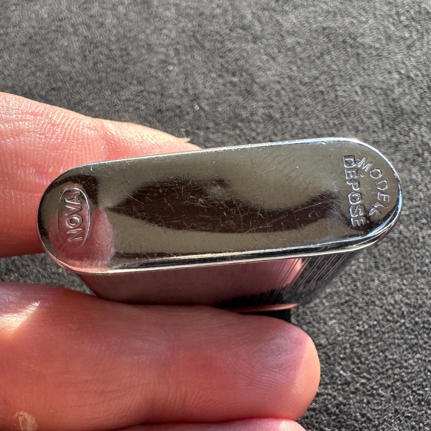 Briquet ancien NOVA gravé - « souvenir Asie orientale »