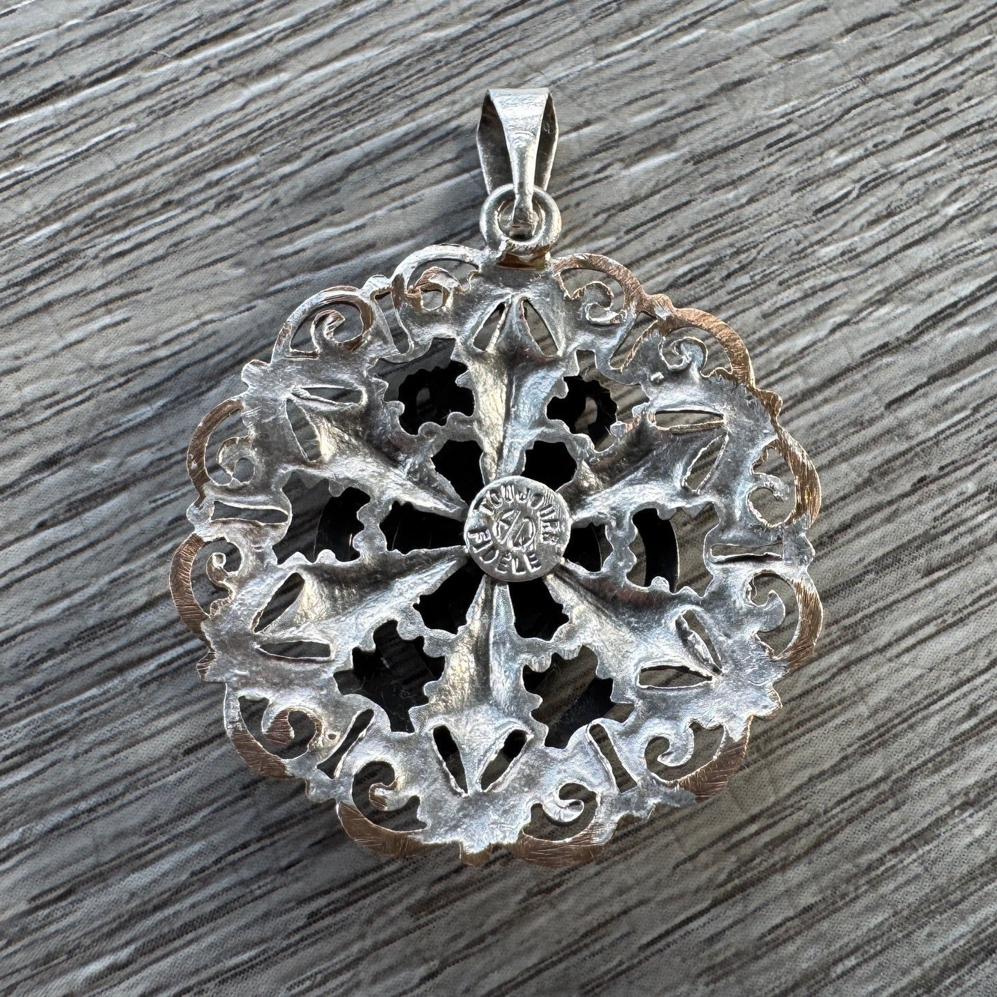 Pendentif ancien souvenir de Vendée - Métal argenté