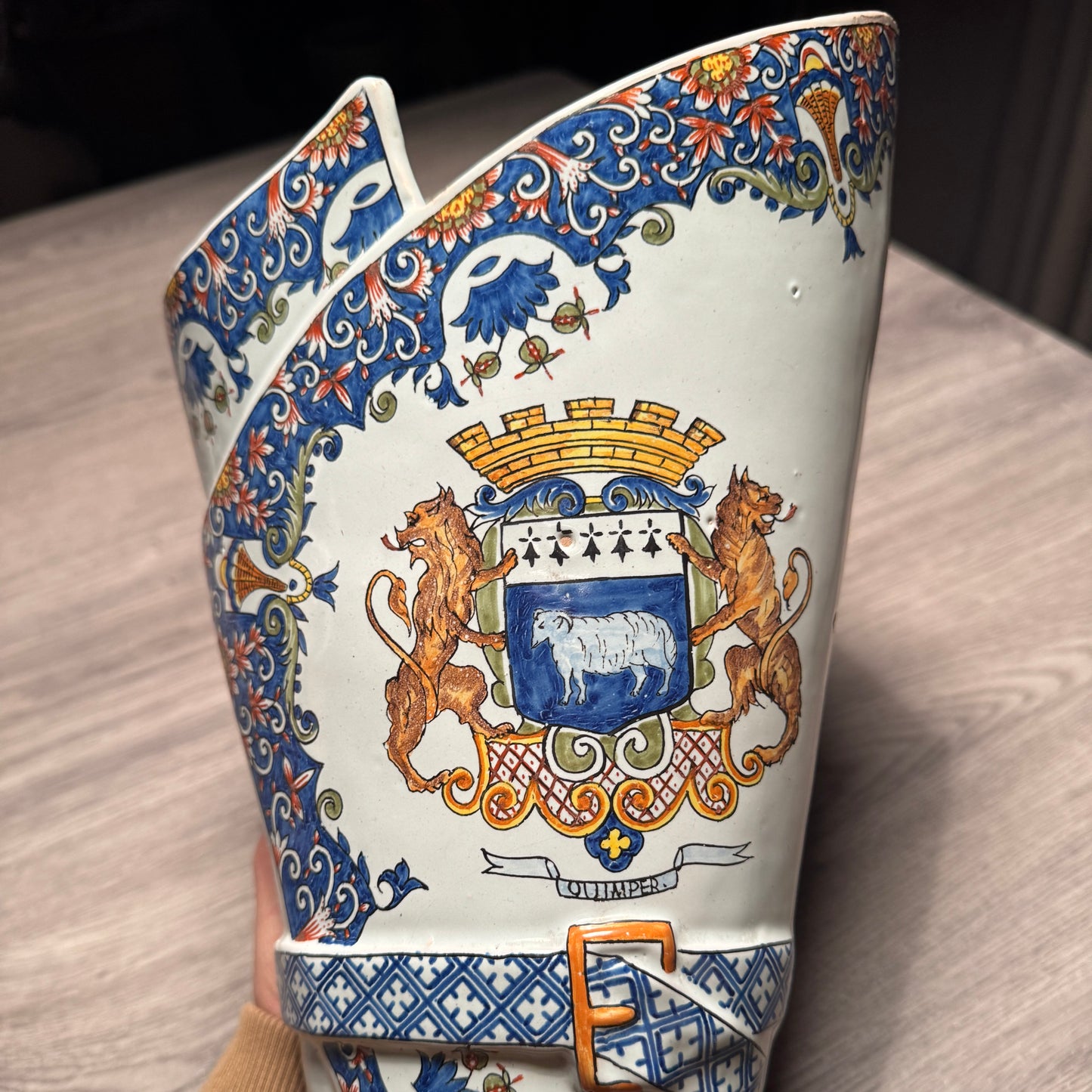Bouquetière ancienne grand format PORQUIER BEAU - « Décor aux armes de Quimper »