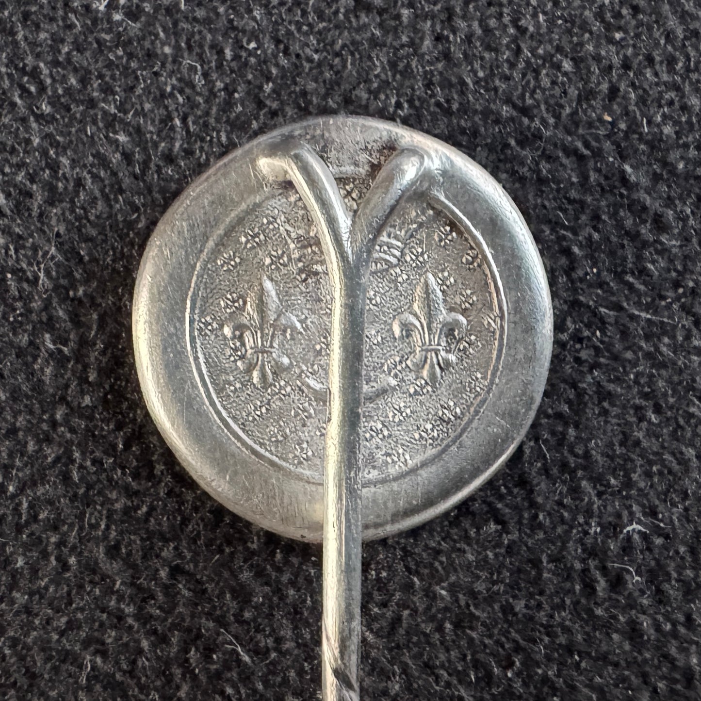 Épingle à cravate ancienne en argent « Jeanne D’arc »