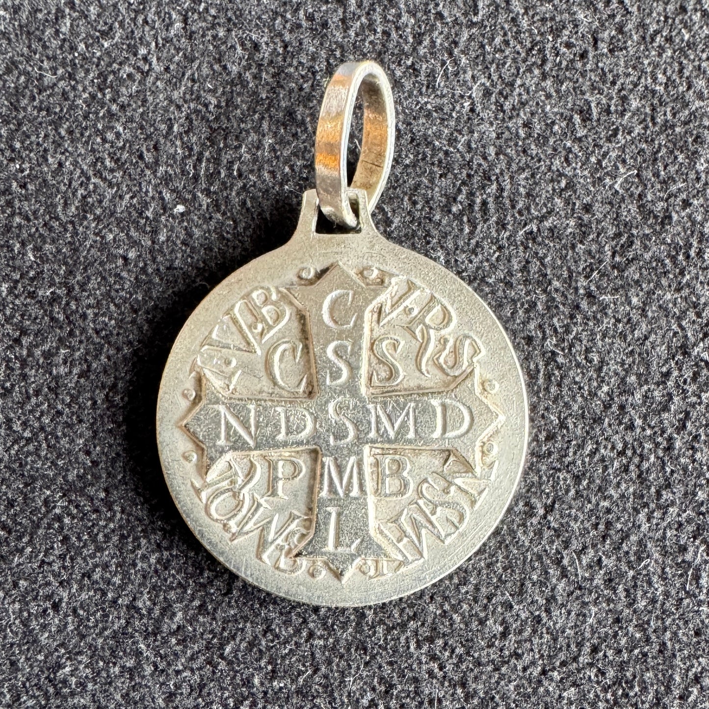 Médaille religieuse ancienne « Saint Benoit »