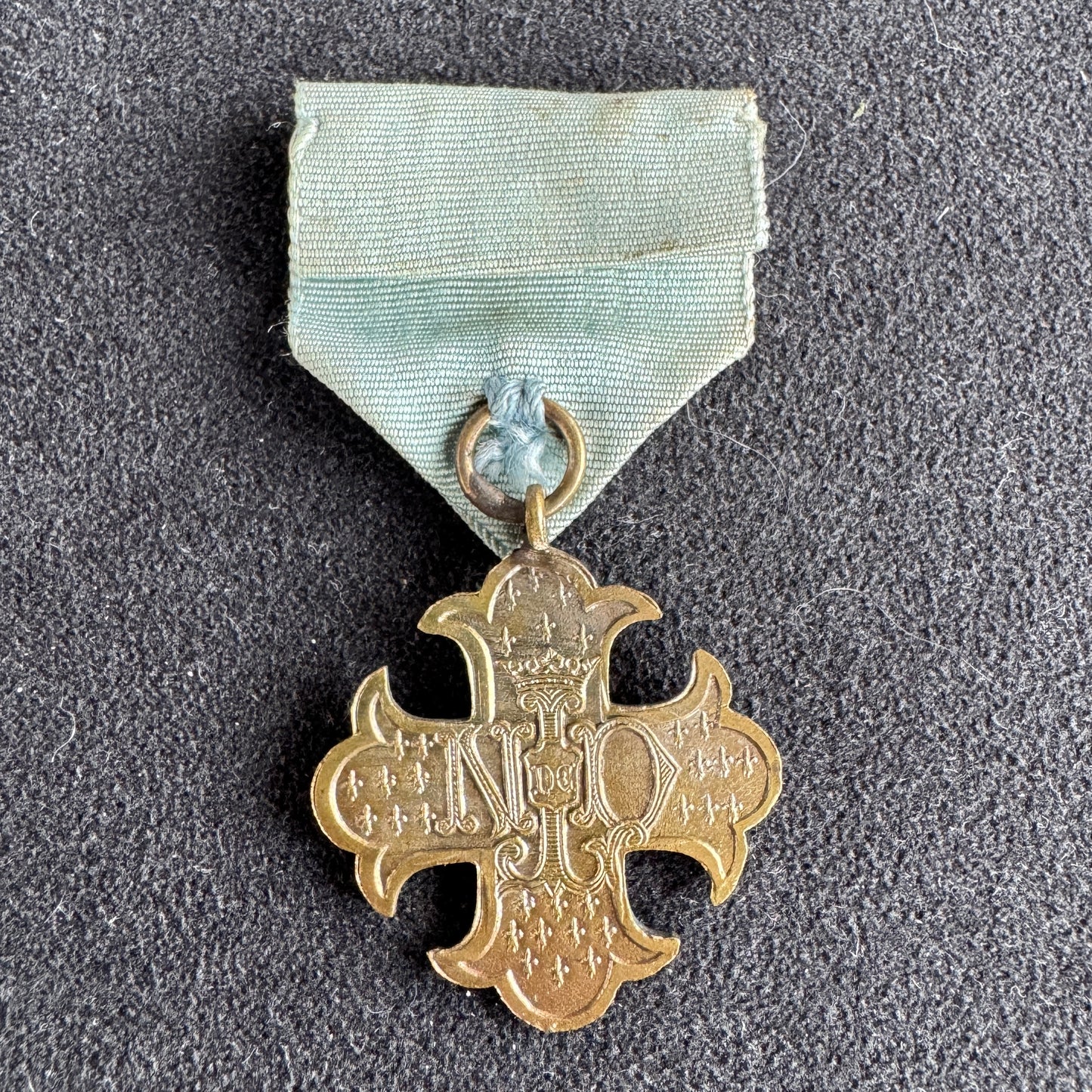 Médaille religieuse ancienne « Notre Dame D’Anjou »