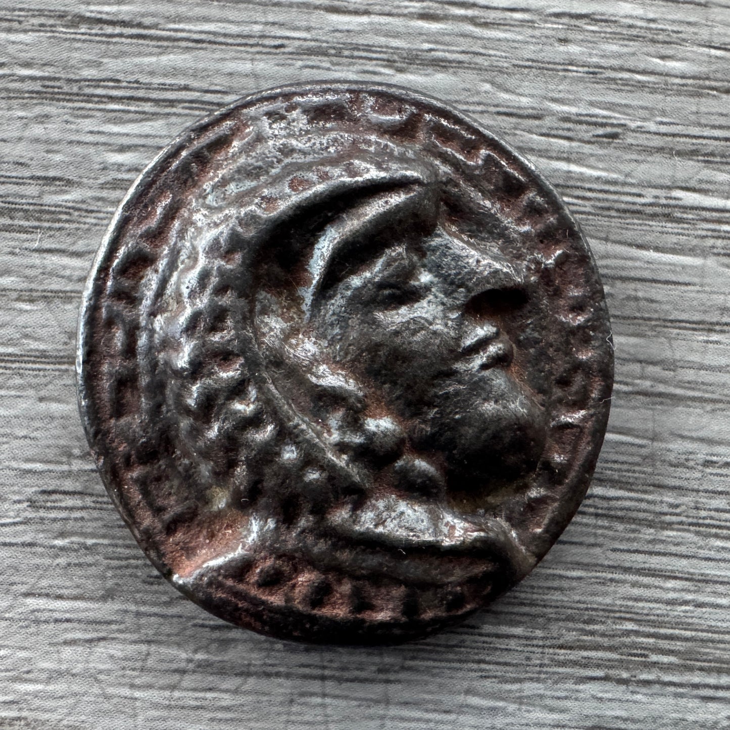 Monnaie ou medaille ancienne antique en fonte - drachme ??? à déterminer