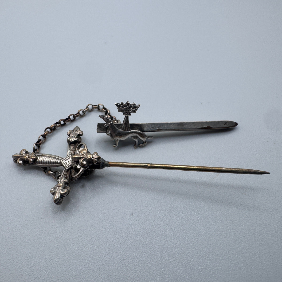 Rare Épingle à cravate ancienne « épée Hermine Anne de Bretagne »