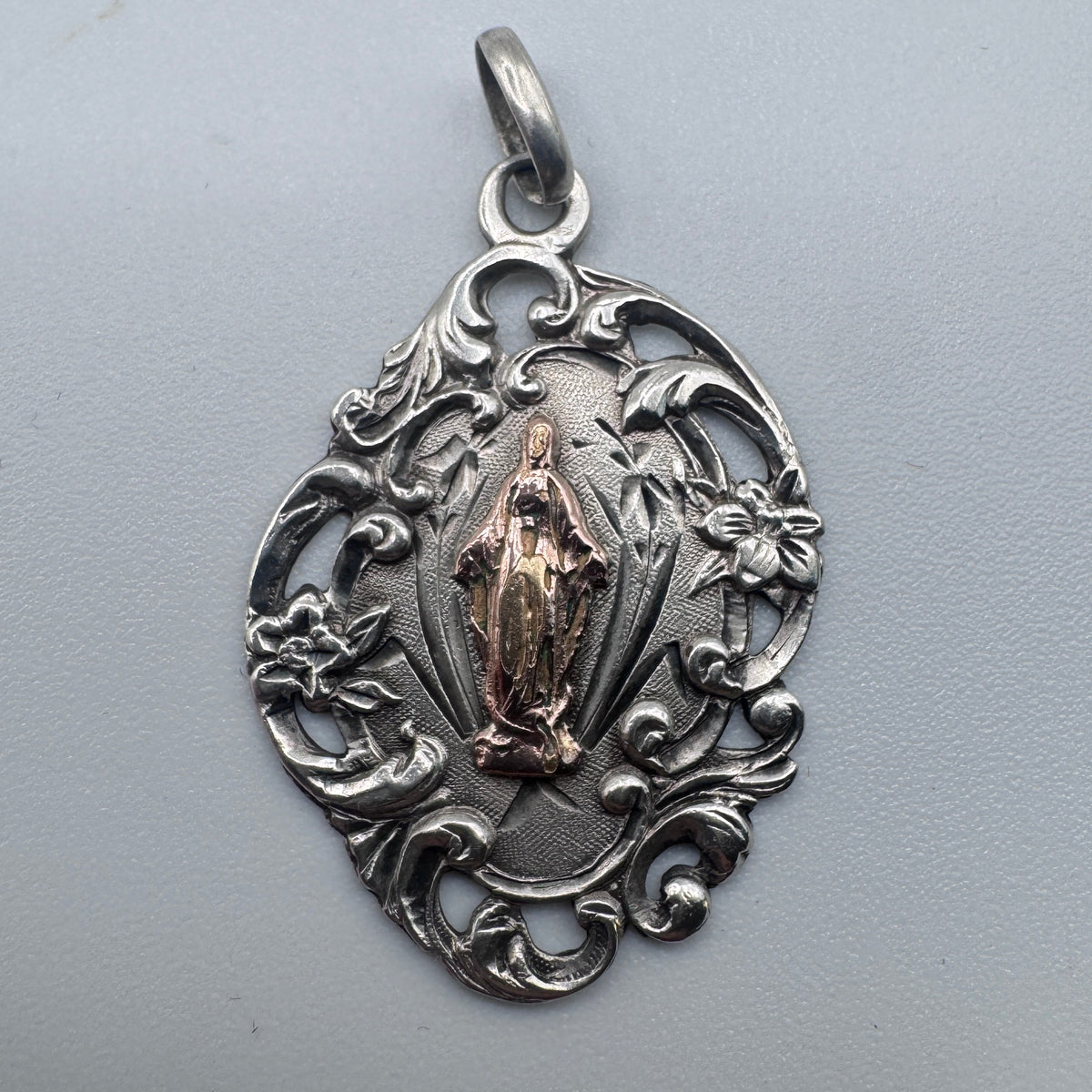 Medaille religieuse ancienne « Sainte Vierge » - argent massif et or