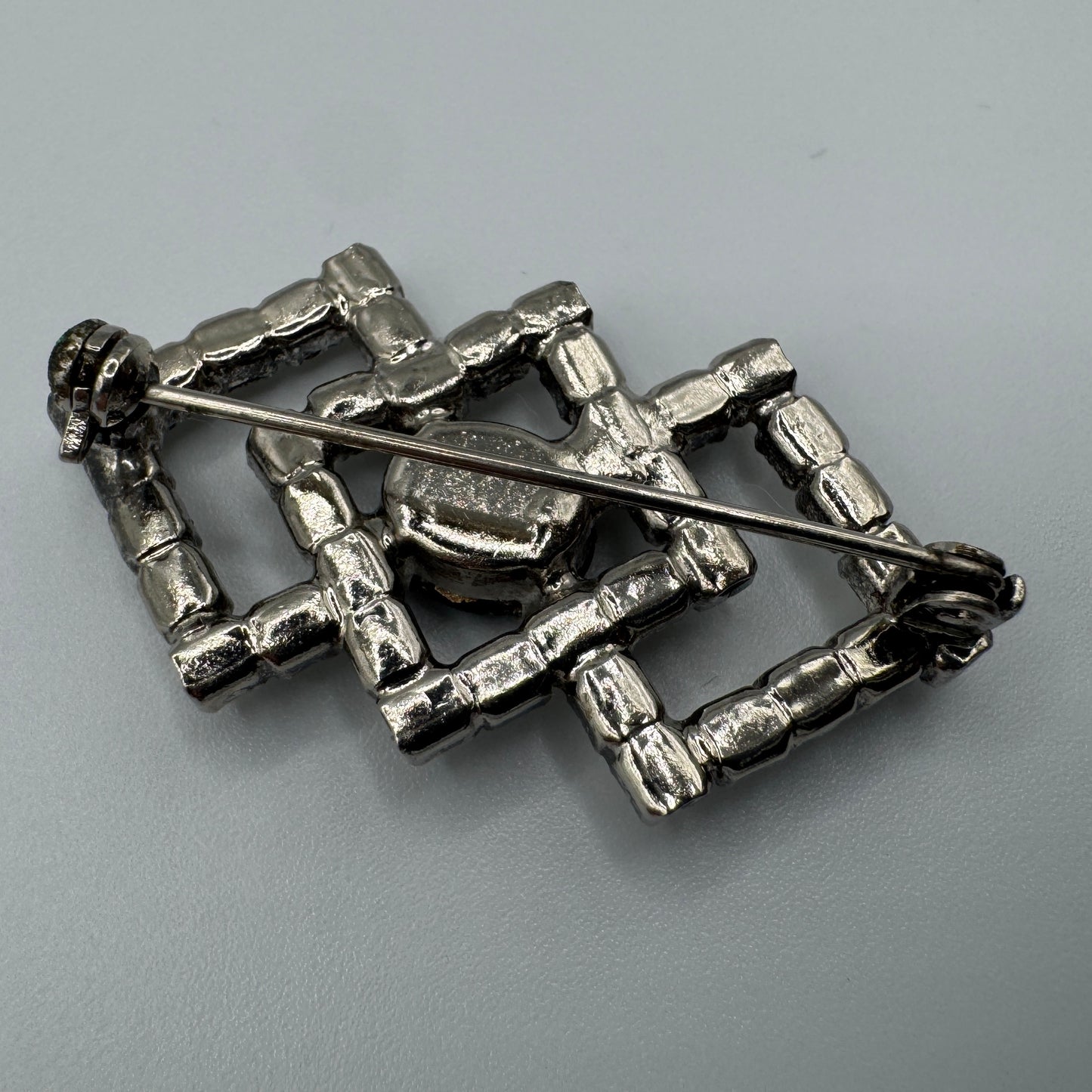 Broche ancienne Vintage - métal et verroterie