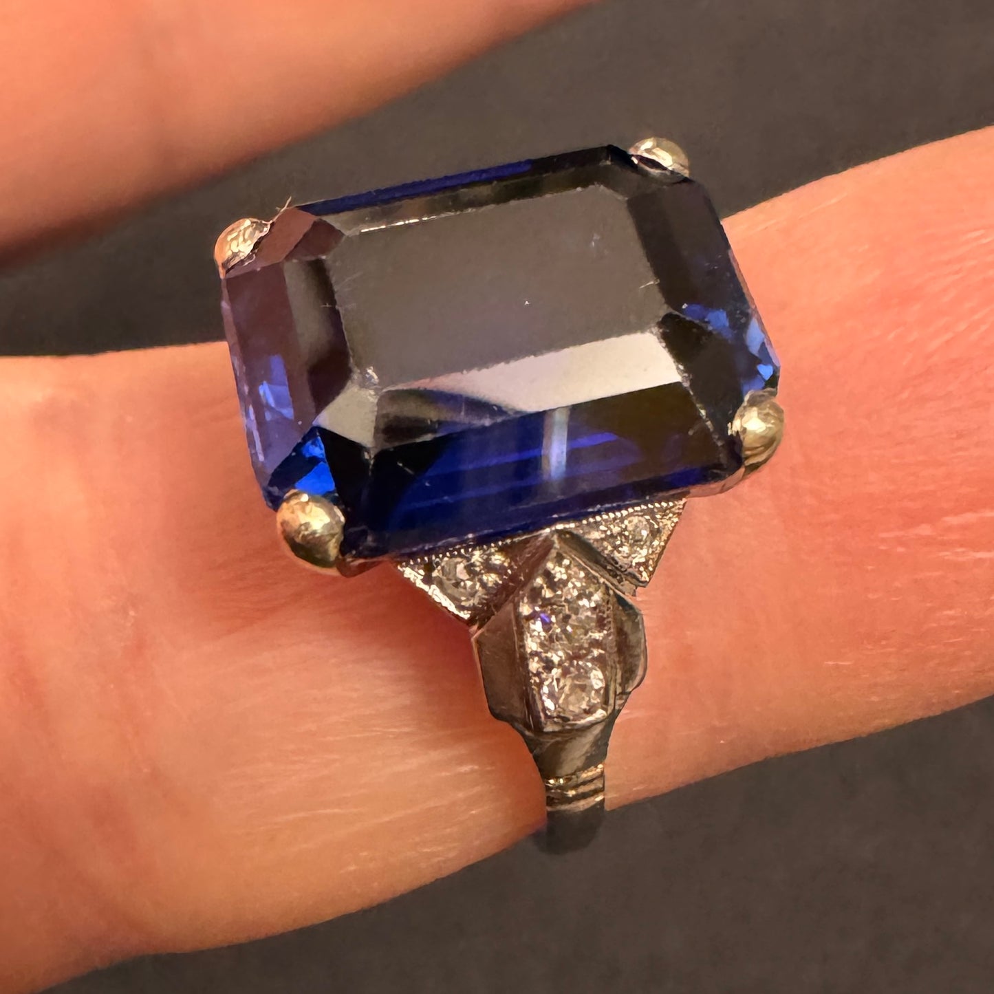 Bague Art Déco en or blanc 18 carats - Diamants et Saphir