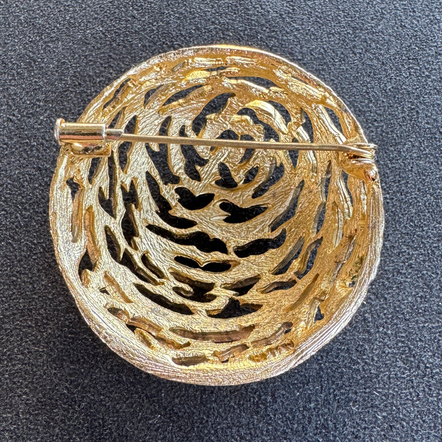 Broche Vintage en métal doré