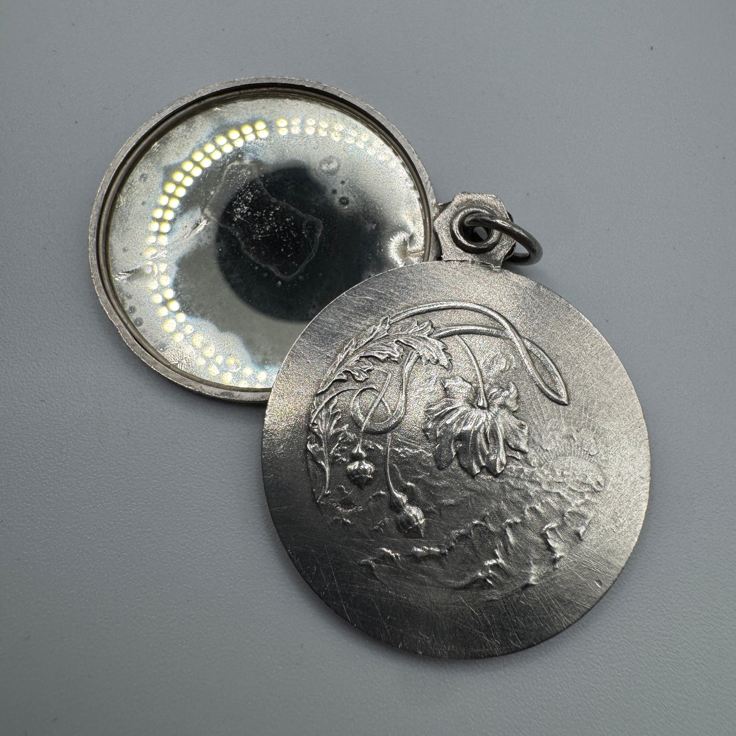 Miroir de poche ancien vers 1900