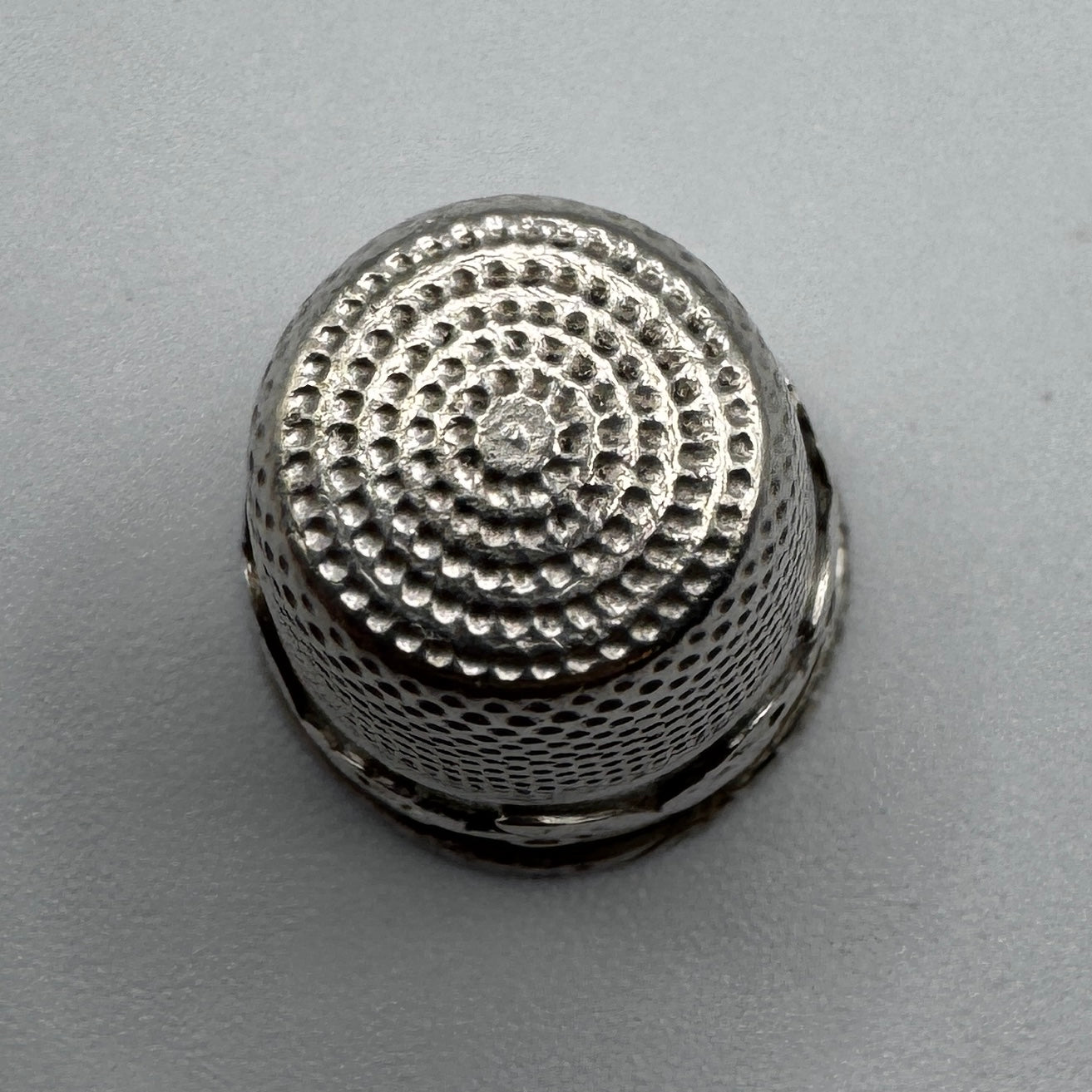 Dé à coudre Ancien en argent massif