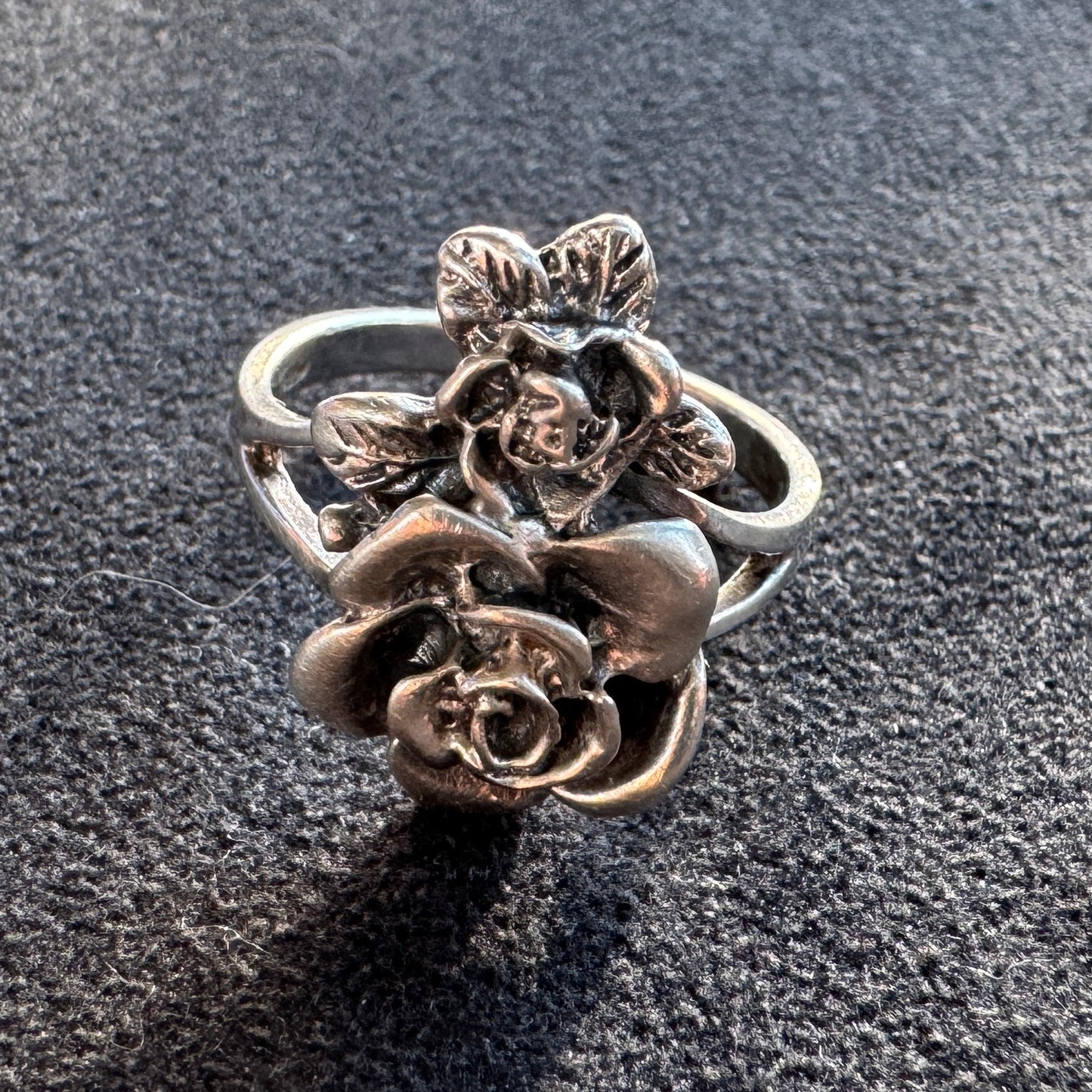 Bague en argent « décor floral rose »