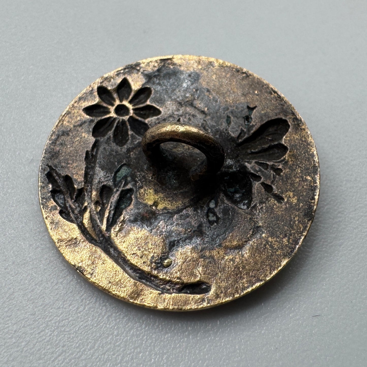 Bouton ancien en bronze vers 1900 - « l’abeille »