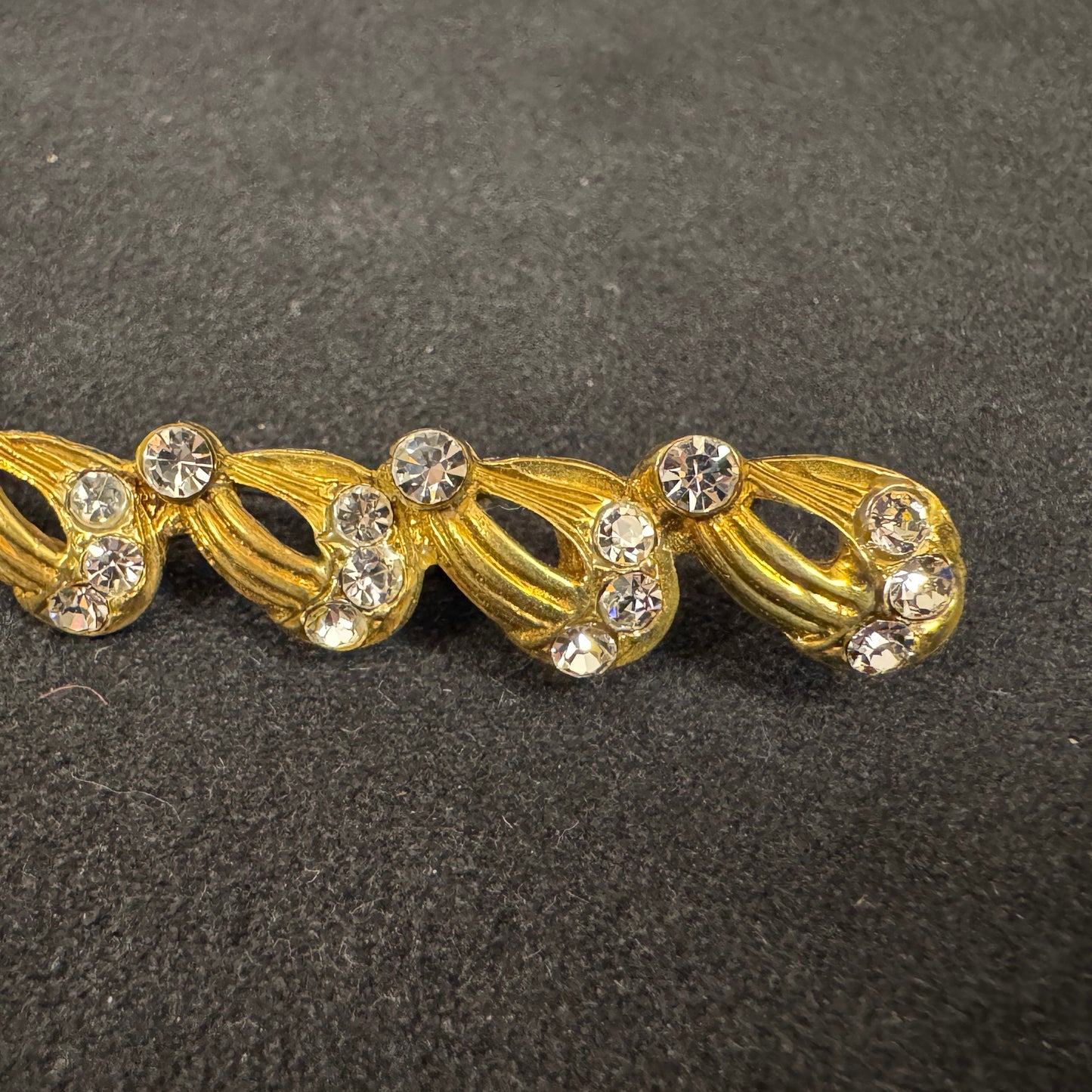 Broche Vintage en métal doré strass