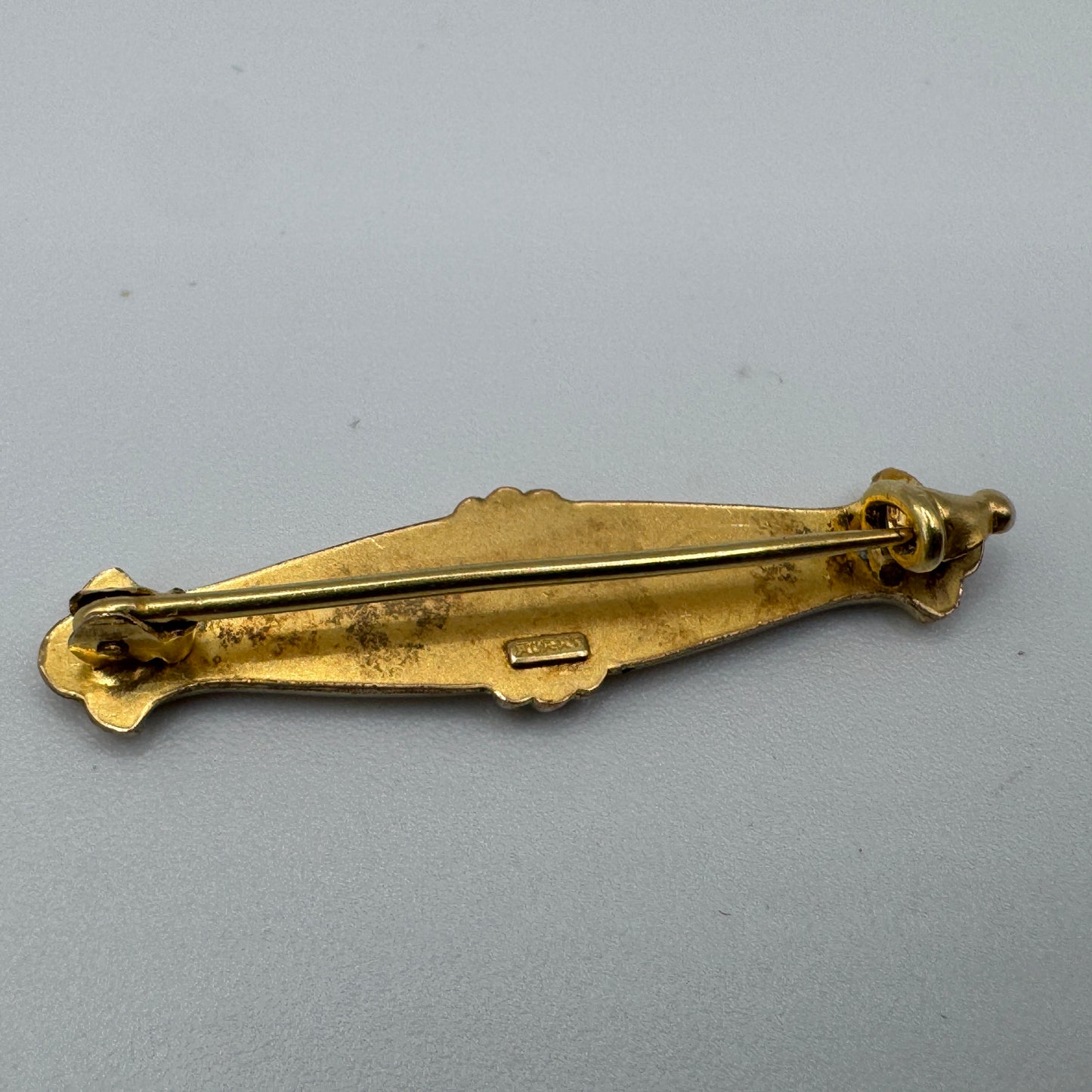 Broche ancienne plaque or « Bébé »