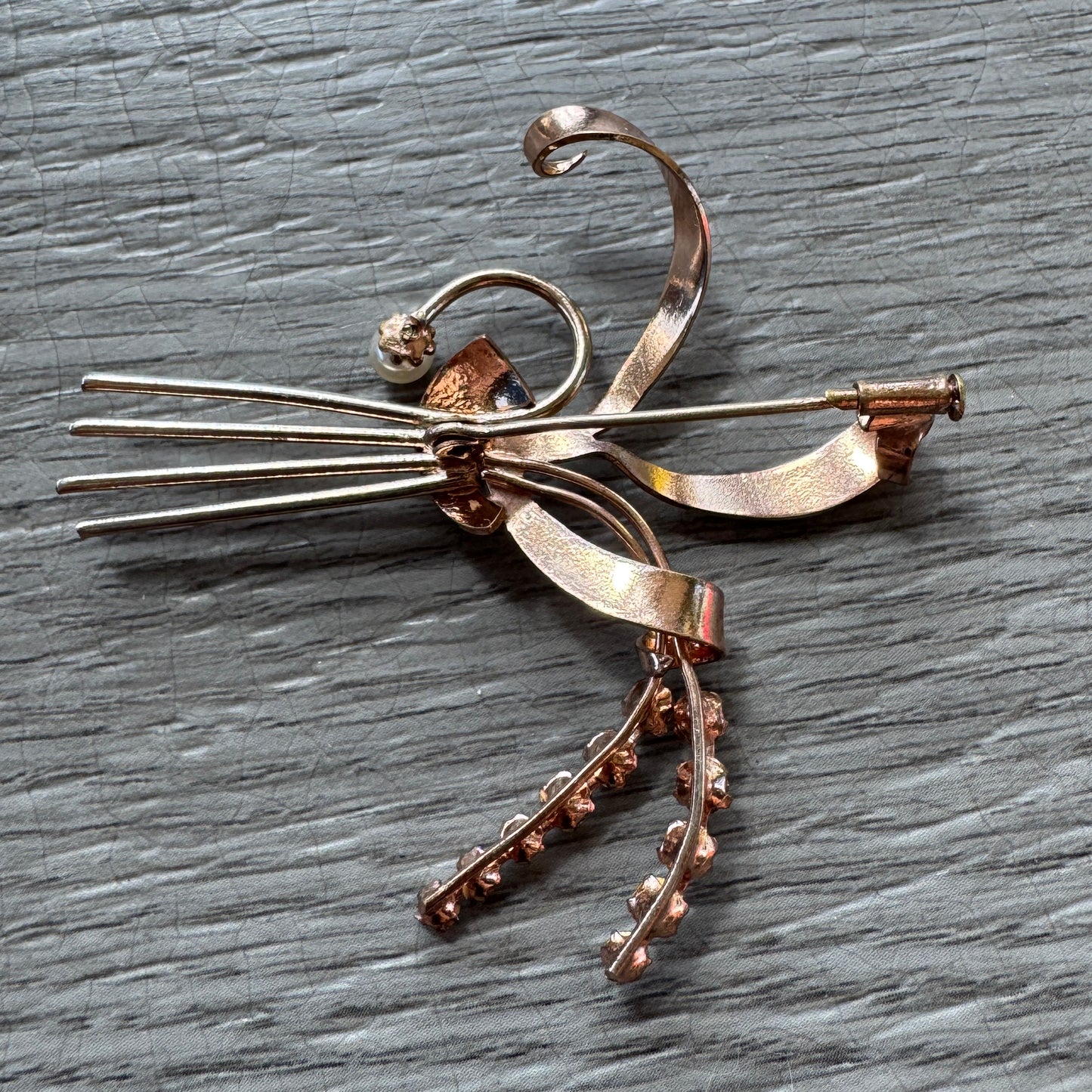 Broche Vintage en métal doré et strass