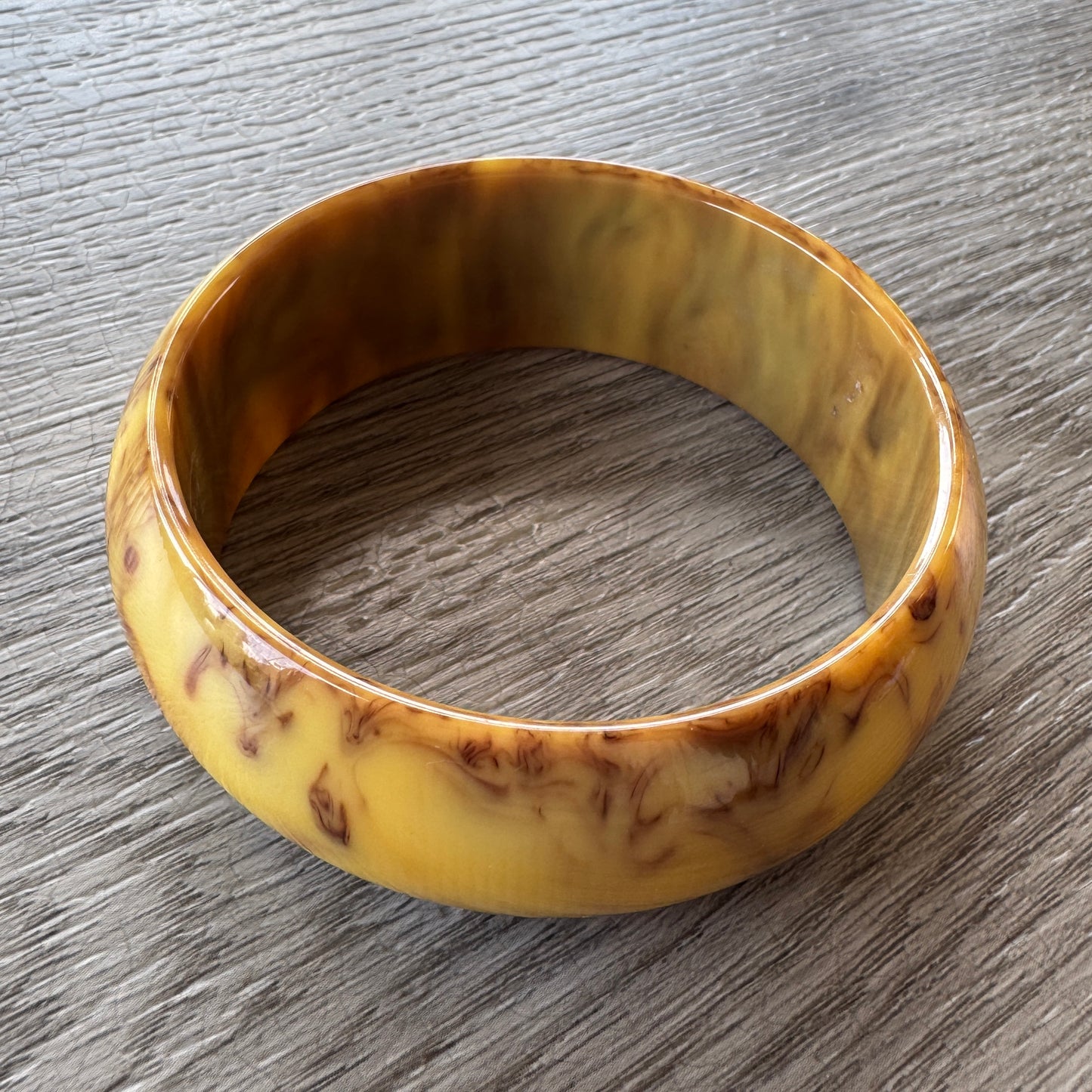 Bracelet vintage en Bakélite moutarde