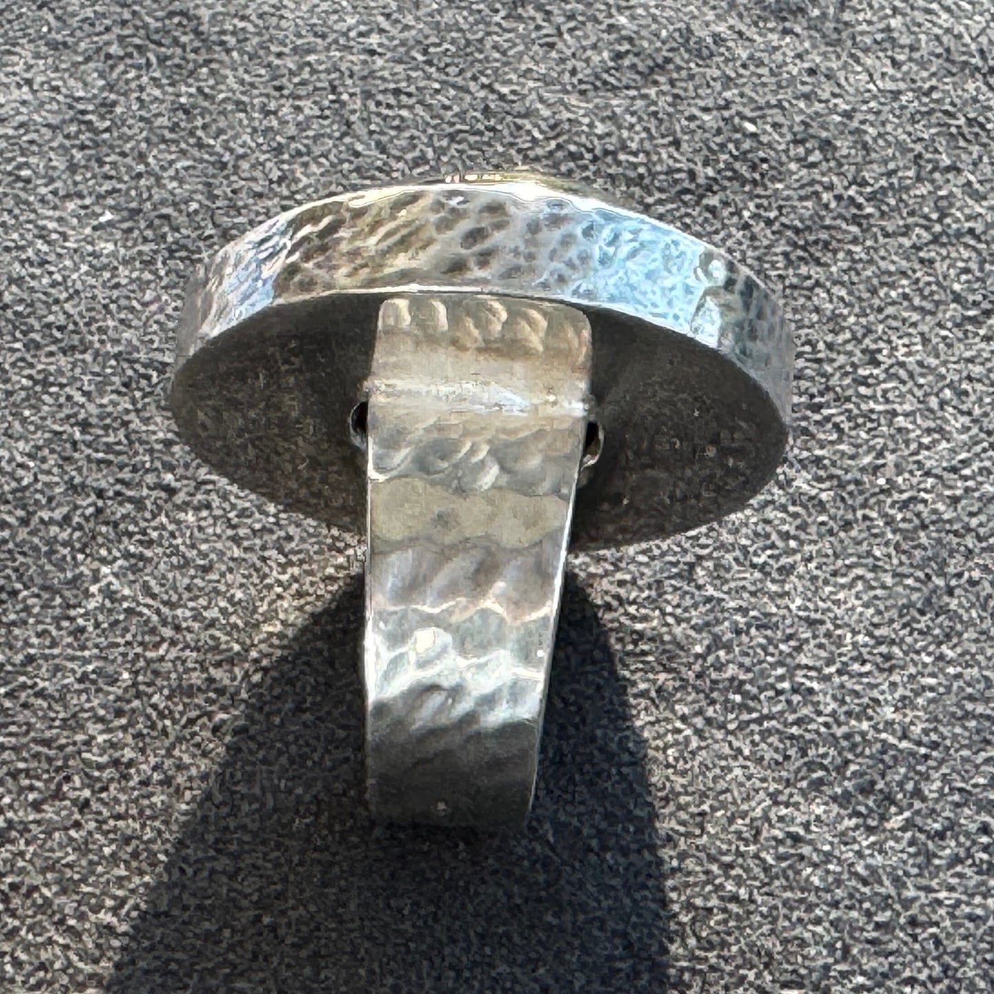 Bague de créateur en argent signée GE