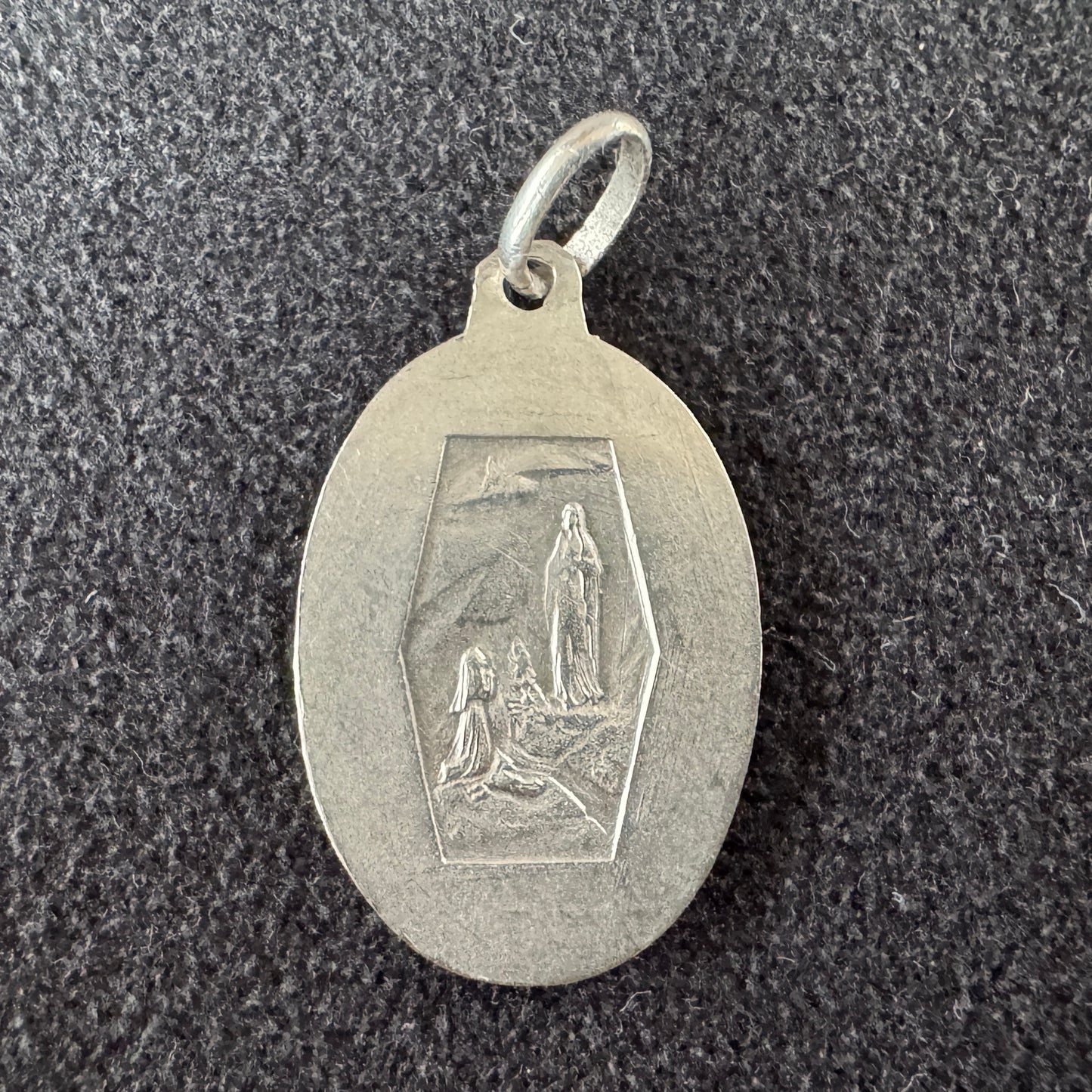 Médaille religieuse ancienne Art déco en argent « Sainte Vierge »
