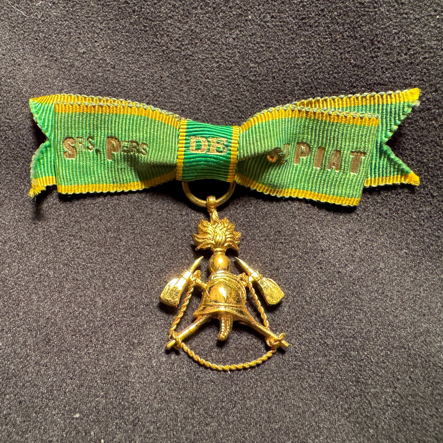 Médaille militaire ancienne « Sapeur pompier de Saint PIAT »