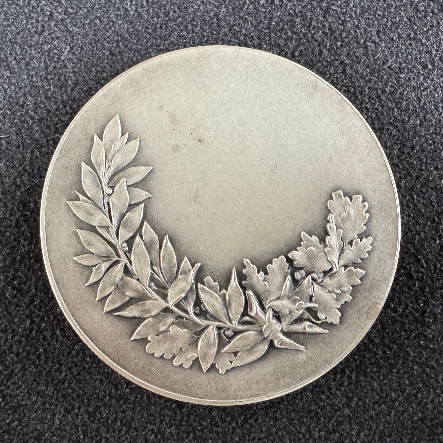Médaille ancienne en bronze argenté « Marianne casquée »
