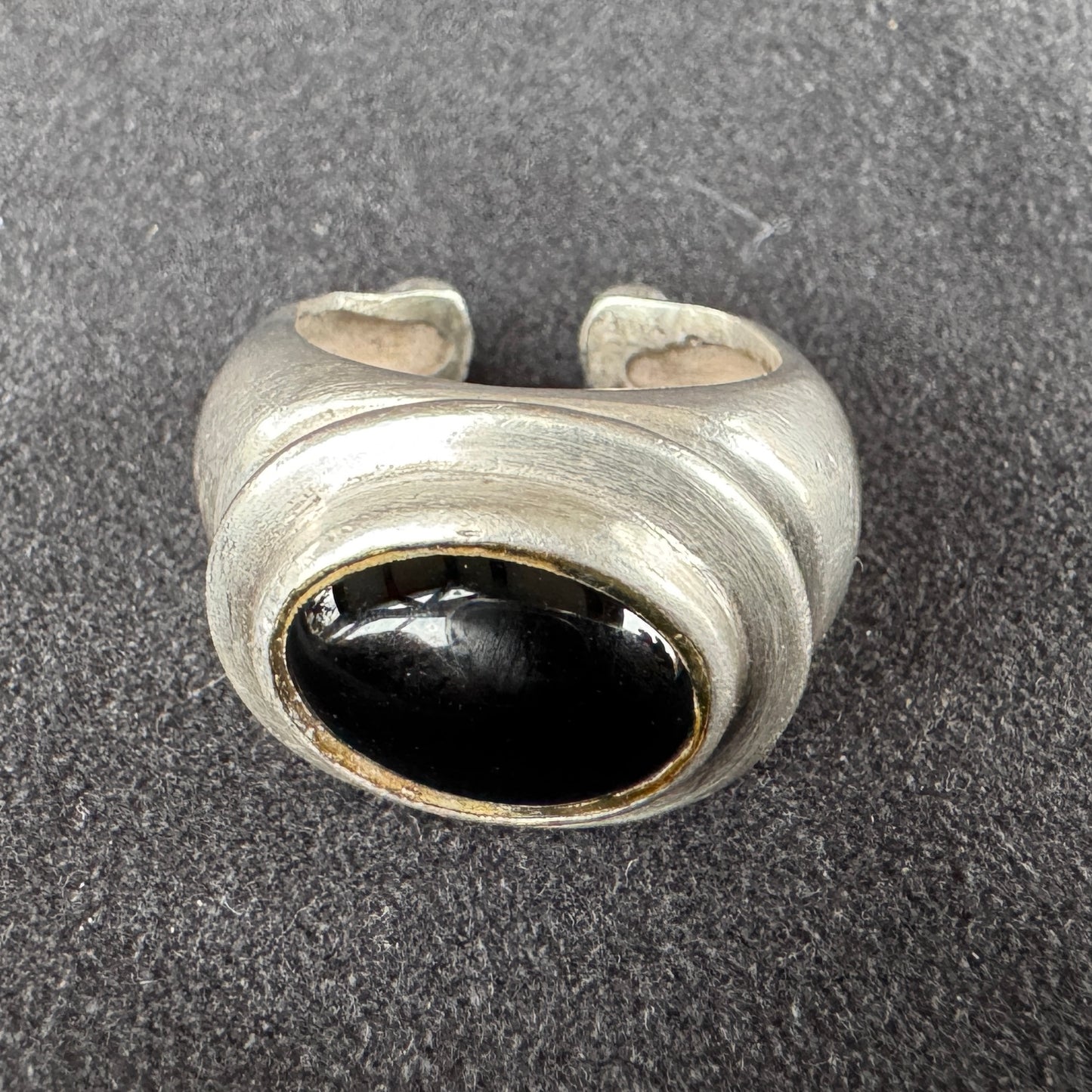 Bague style antique - bronze argenté et cabochon en pierre polie