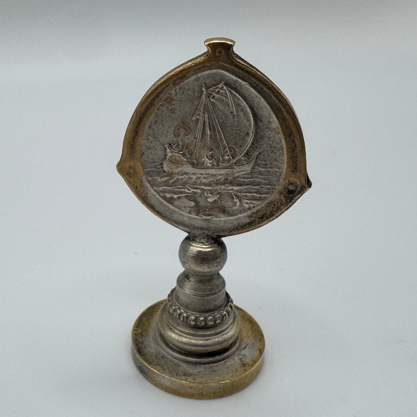 Cachet Sceau ancien « Saint Georges terrassant le dragon » - métal argenté