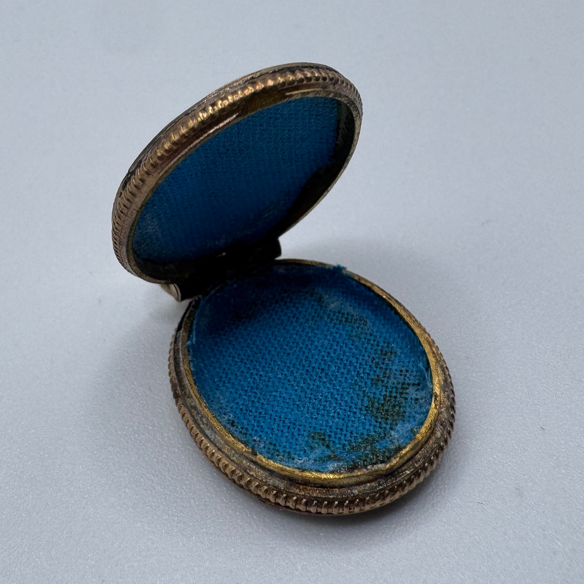 Pendentif ancien porte relique - bronze