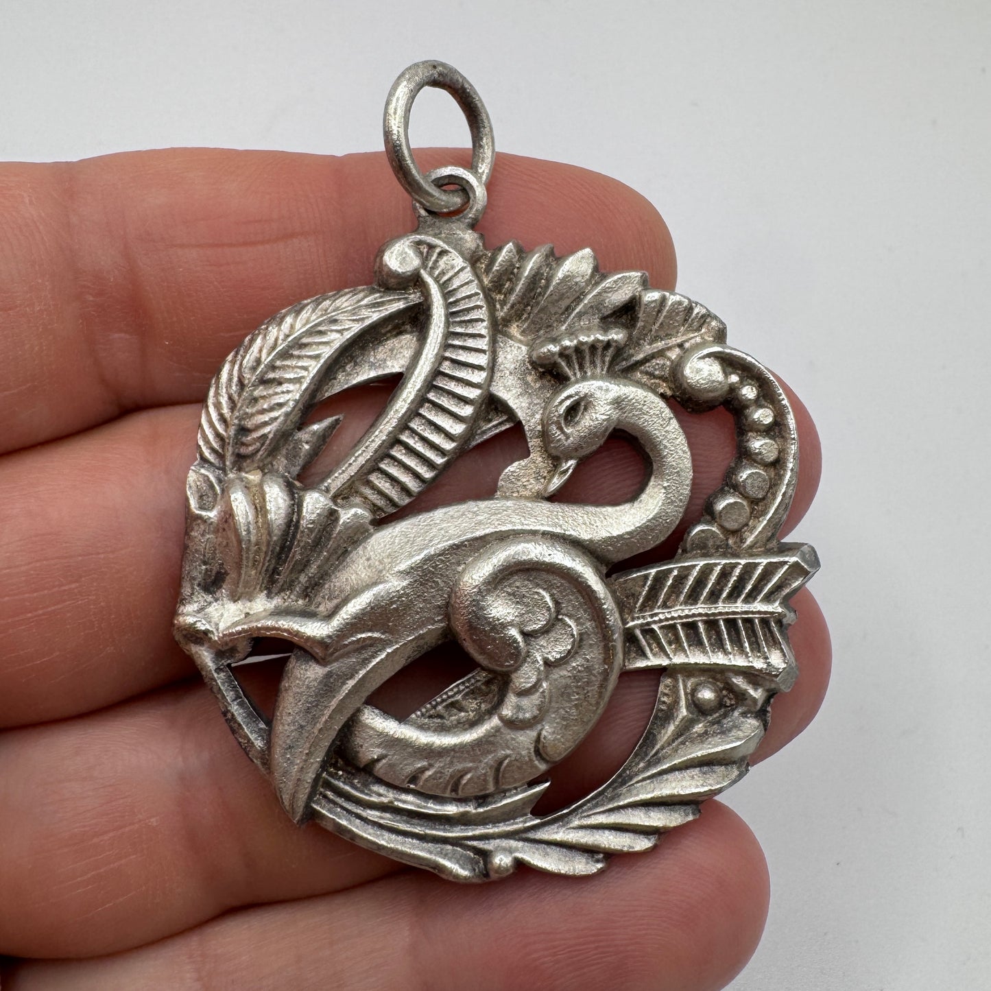 Rare grand Pendentif ancien « paon » - bronze argenté