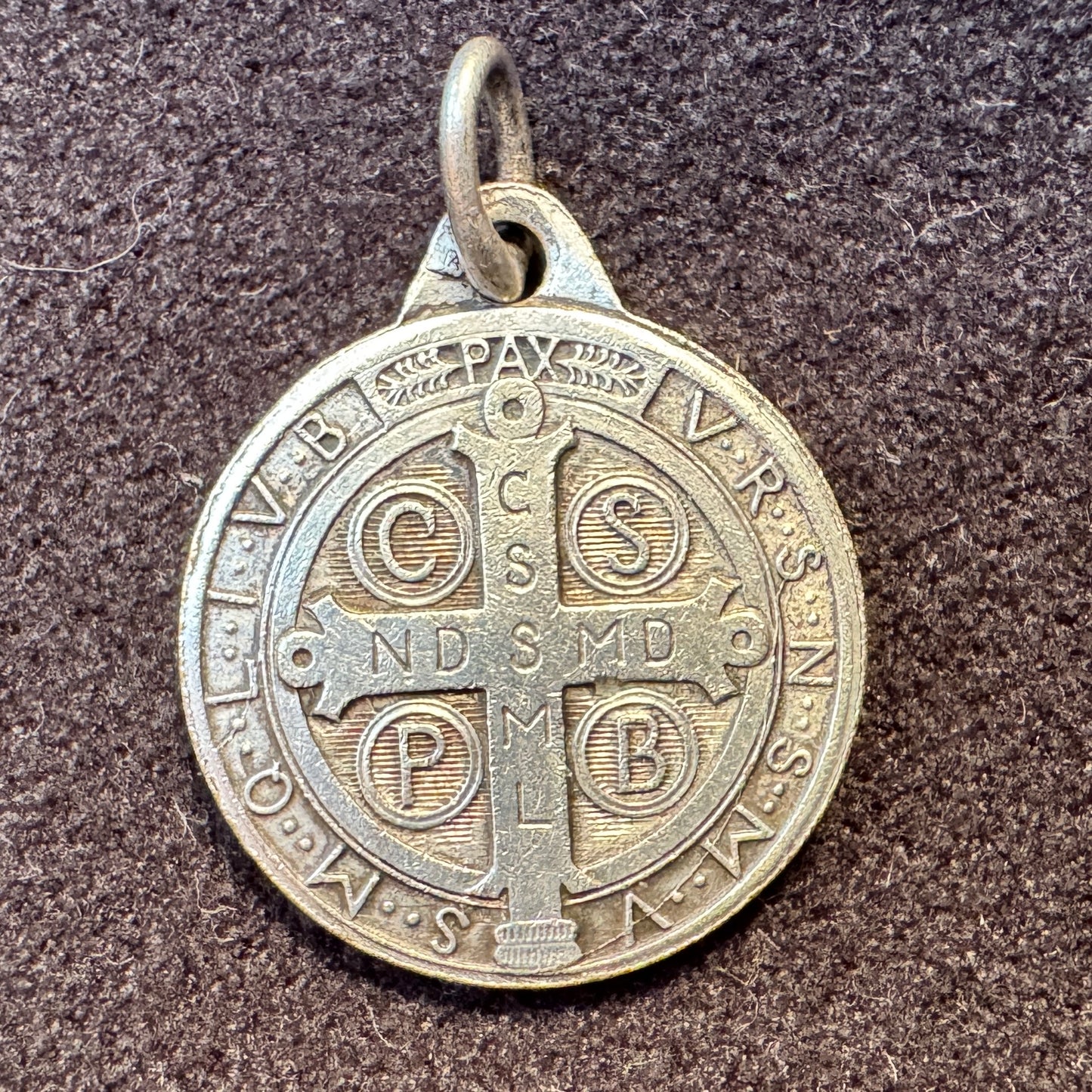 Médaille religieuse ancienne" Croix de Saint Benoît"