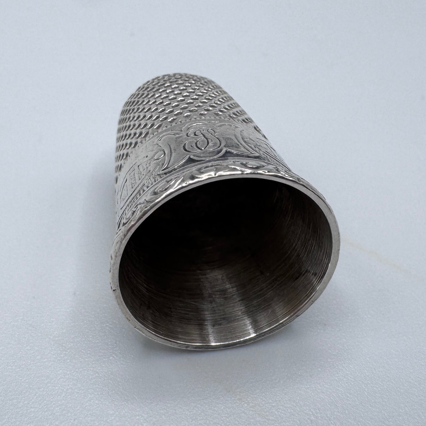 Superbe Joli Dé à coudre ancien en argent