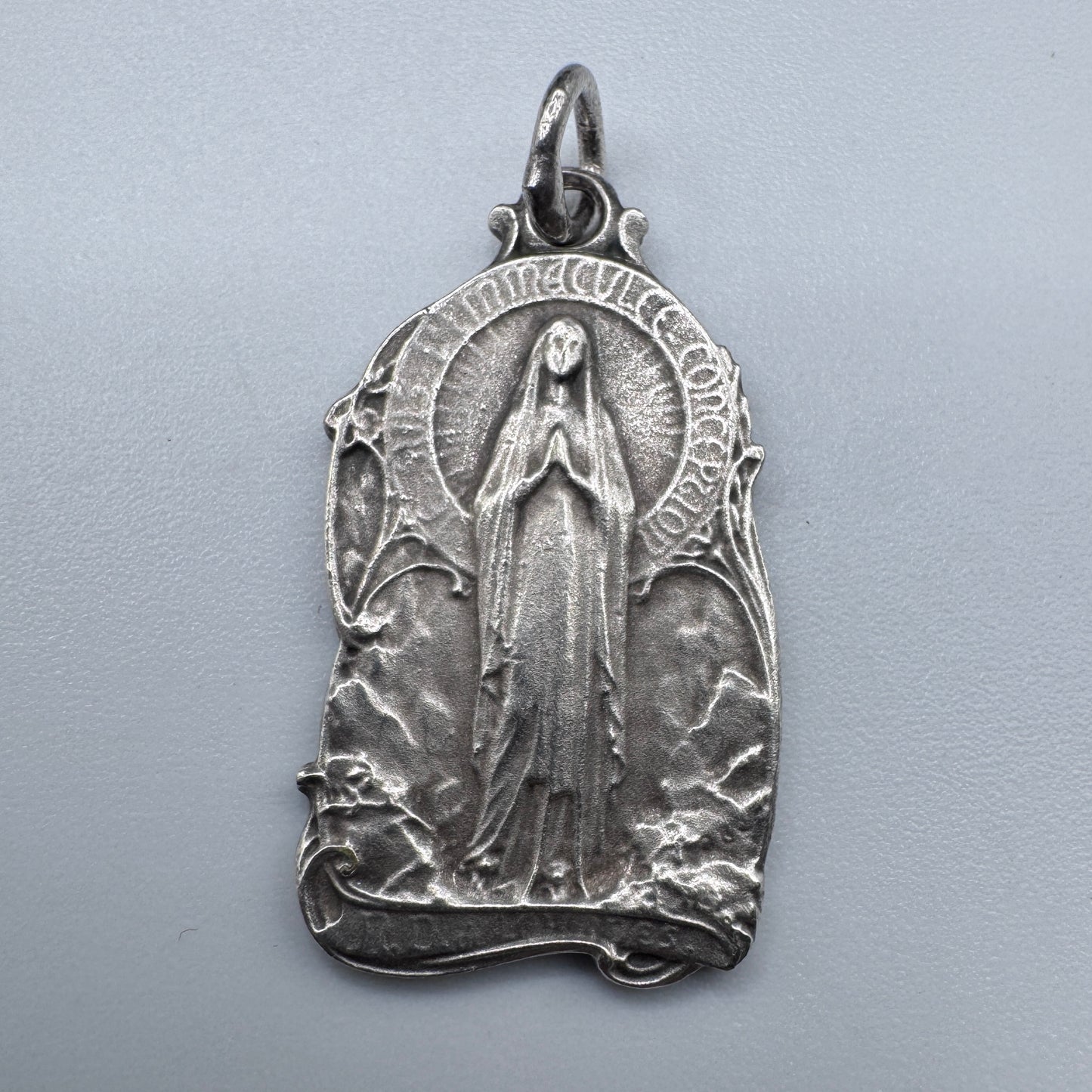 Belle Médaille religieuse ancienne « Souvenir de l’apparition de la Vierge »