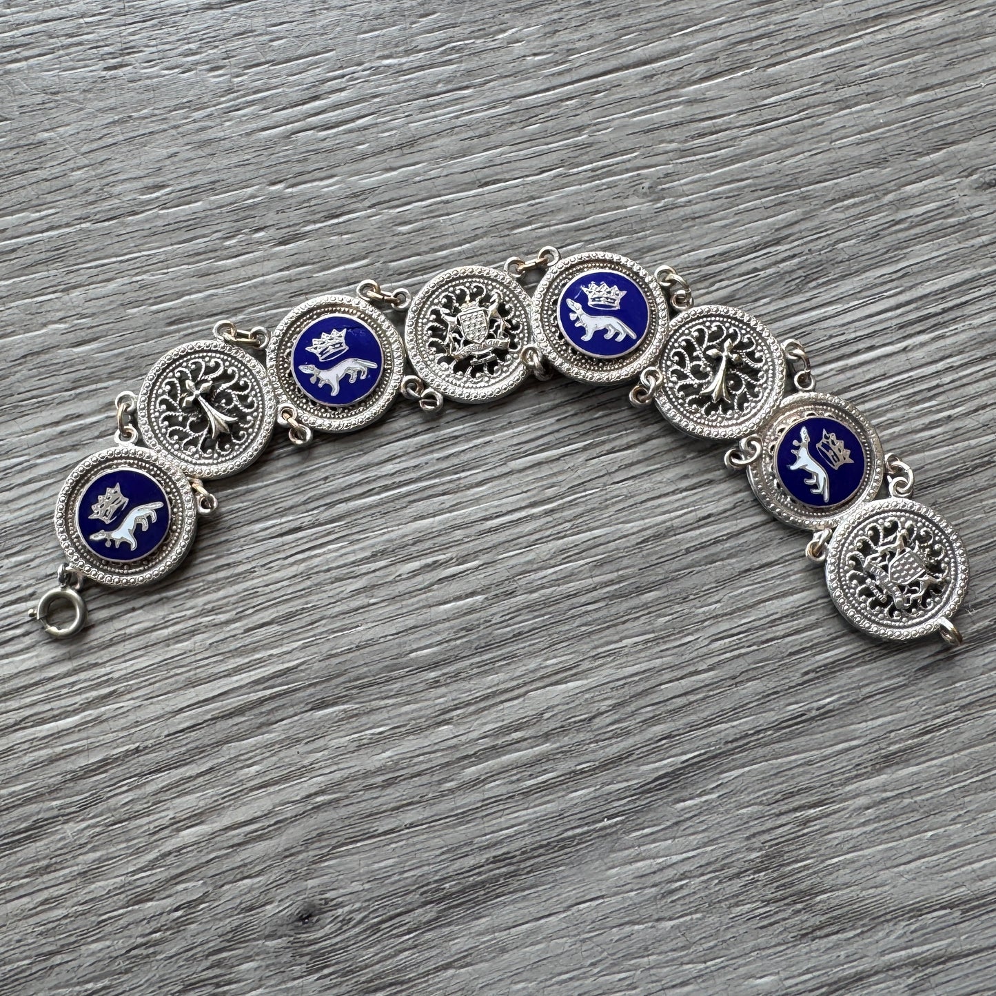 Bracelet ancien Souvenir de Bretagne « armoiries de Bretagne - Sainte Anne » métal argenté emaillé