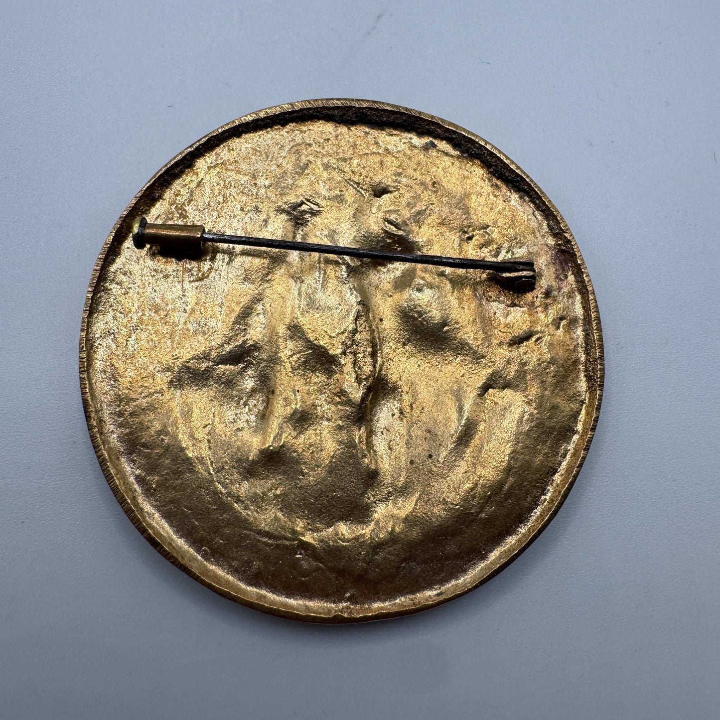 Grande Broche ancienne en bronze « Hermès et ange gardien »