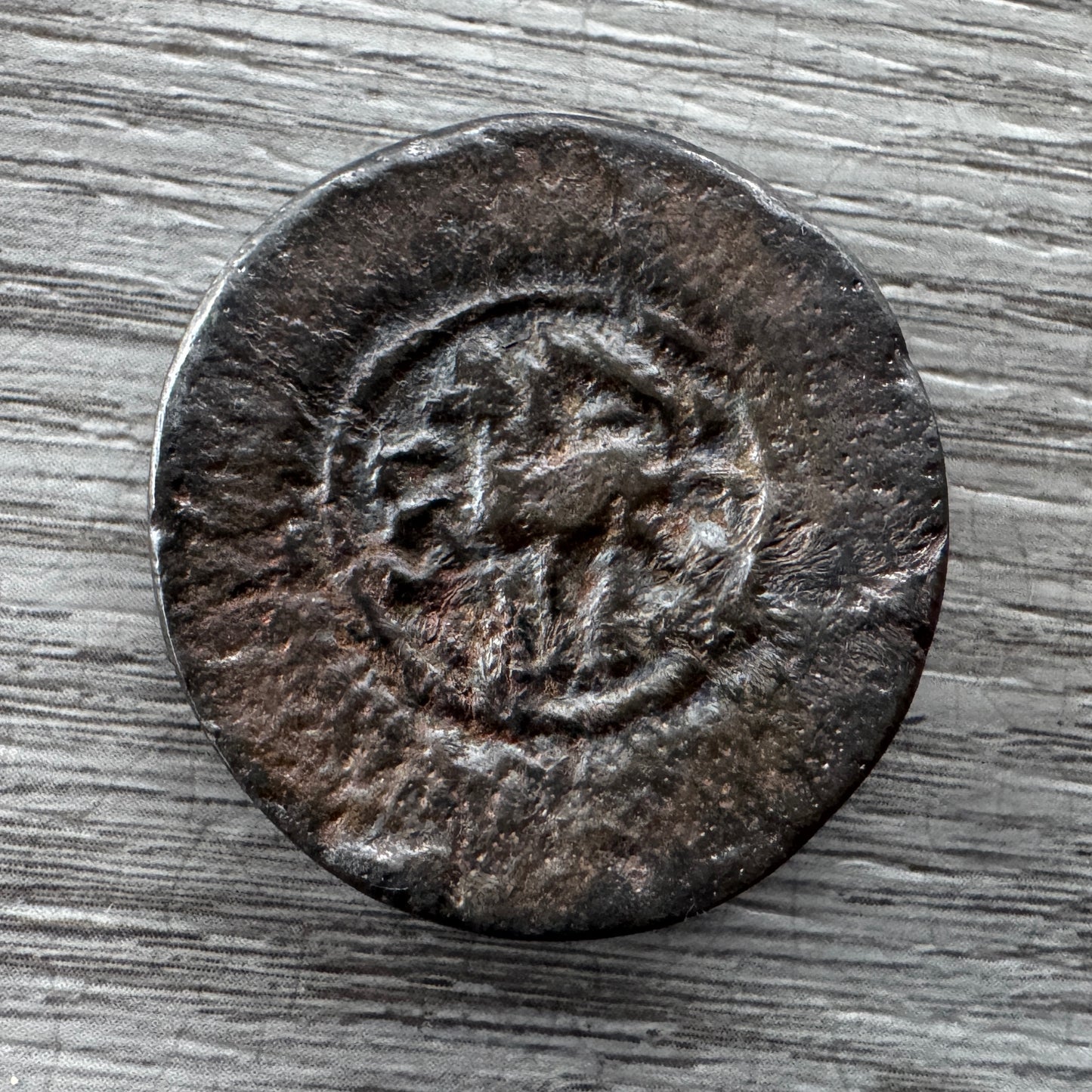 Monnaie ou medaille ancienne antique en fonte - drachme ??? à déterminer