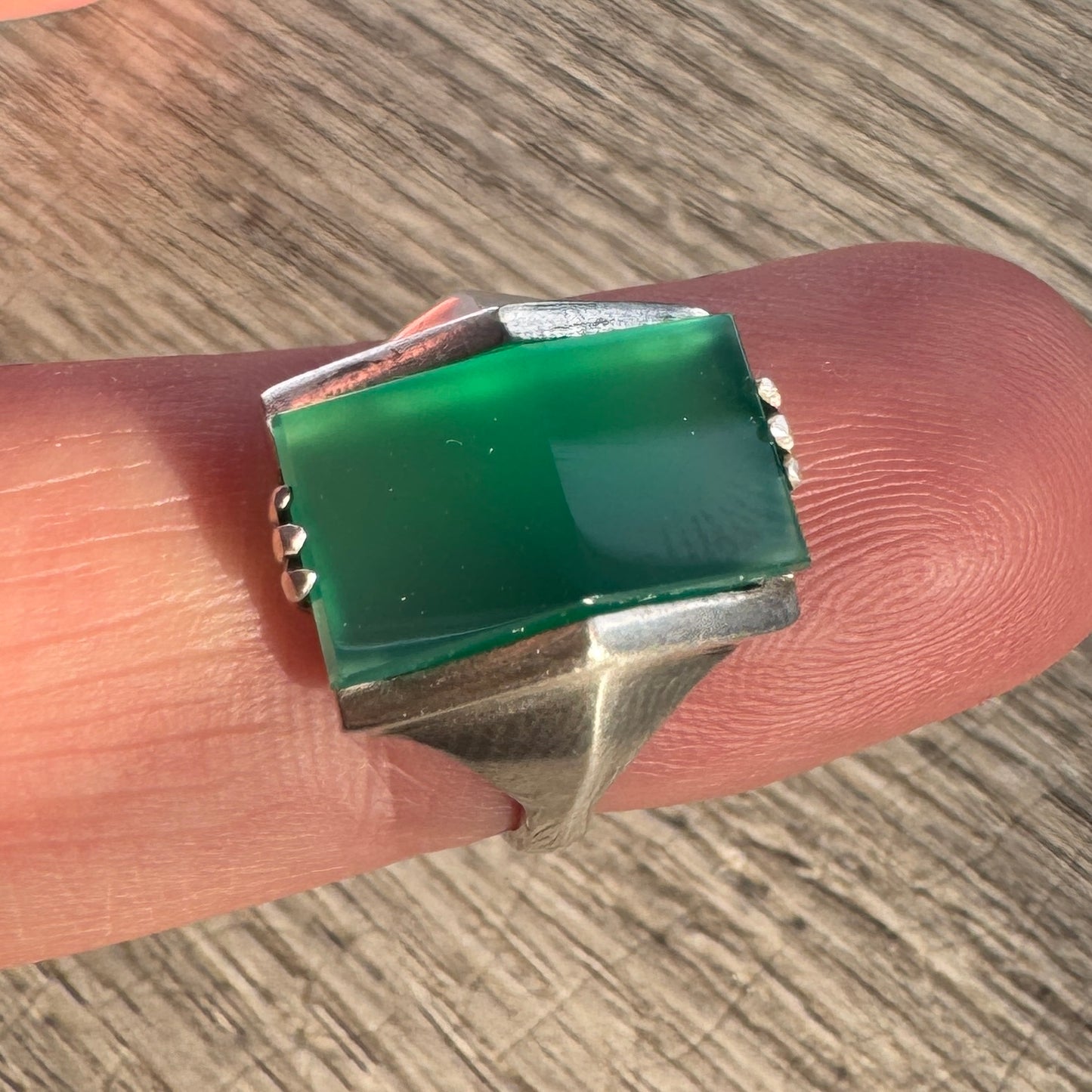 Bague Art Déco en argent et verre poli