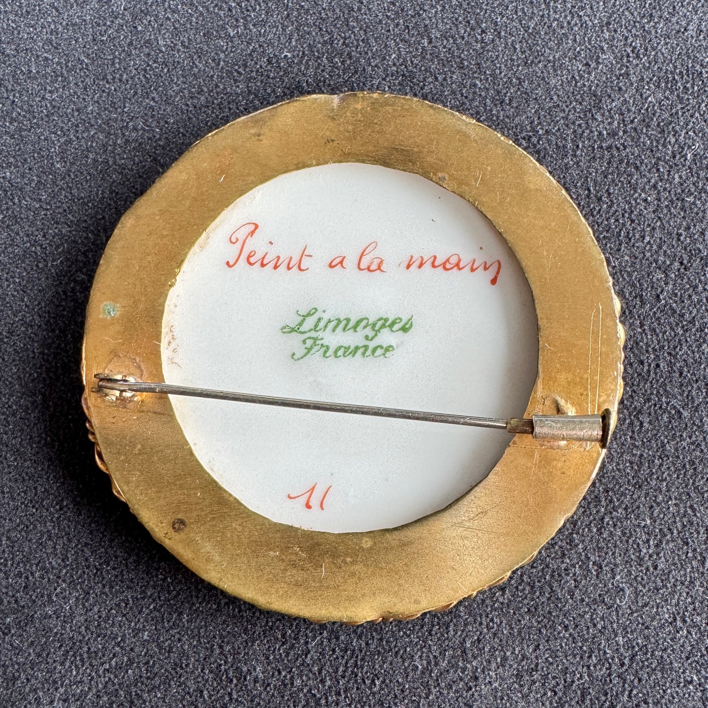 Broche ancienne porcelaine de Limoges « décor aux marguerites »